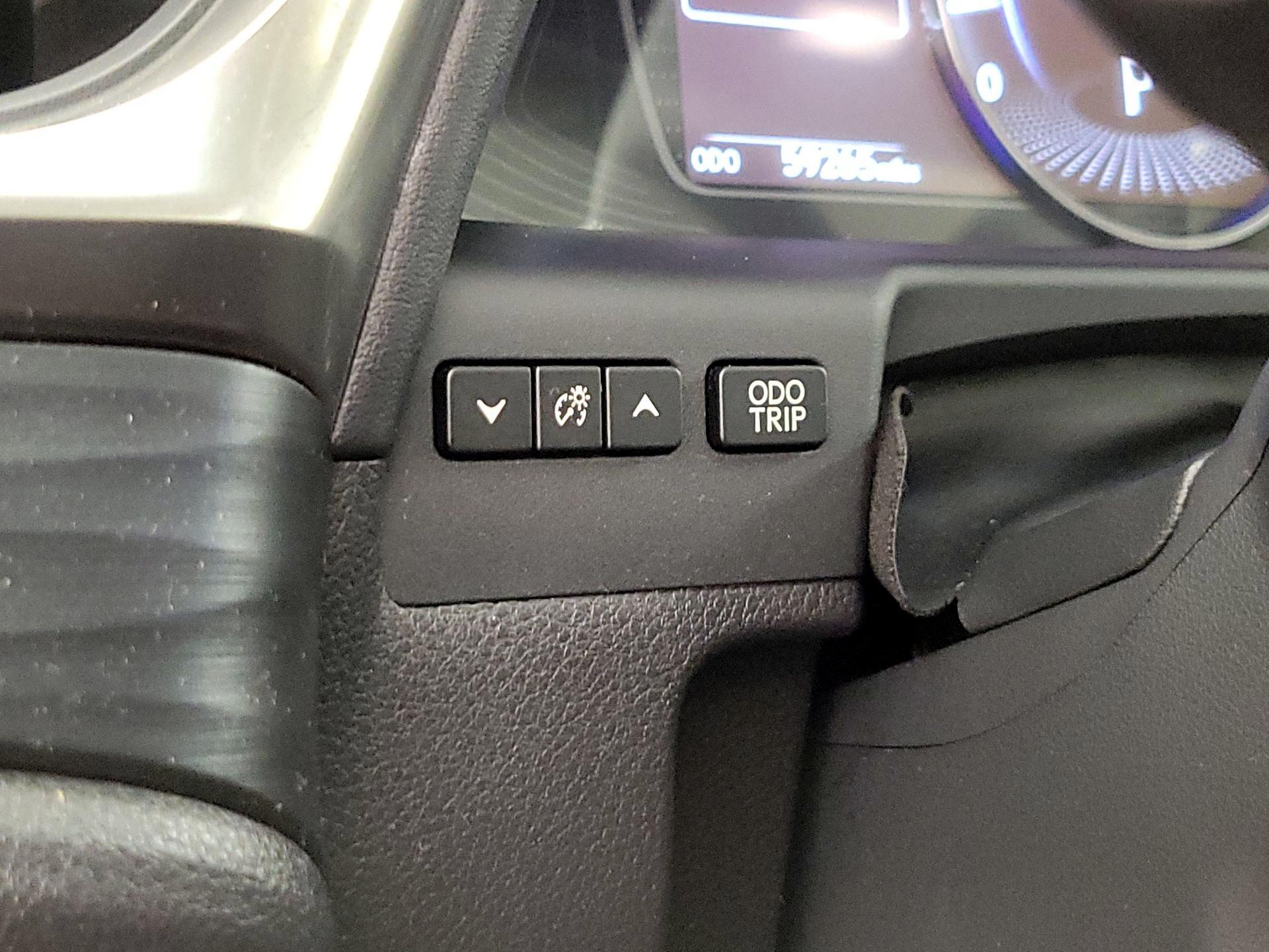 Thumbnail: 2020 Lexus ES - 13
