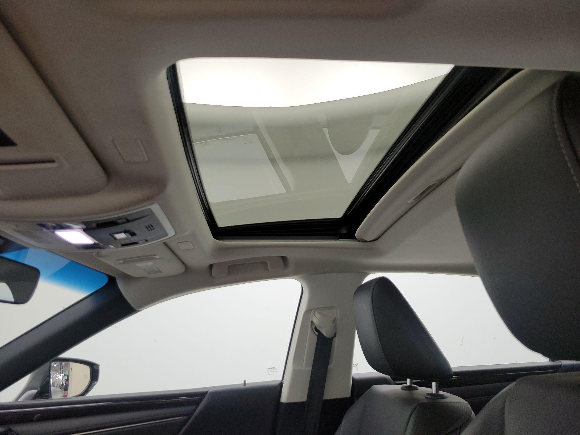 Thumbnail: 2020 Lexus ES - 20