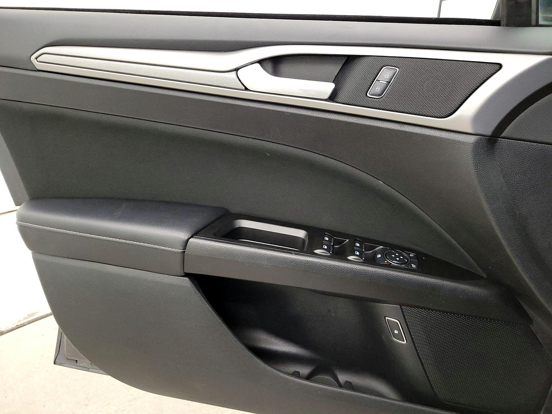 Thumbnail: 2017 Ford Fusion - 12