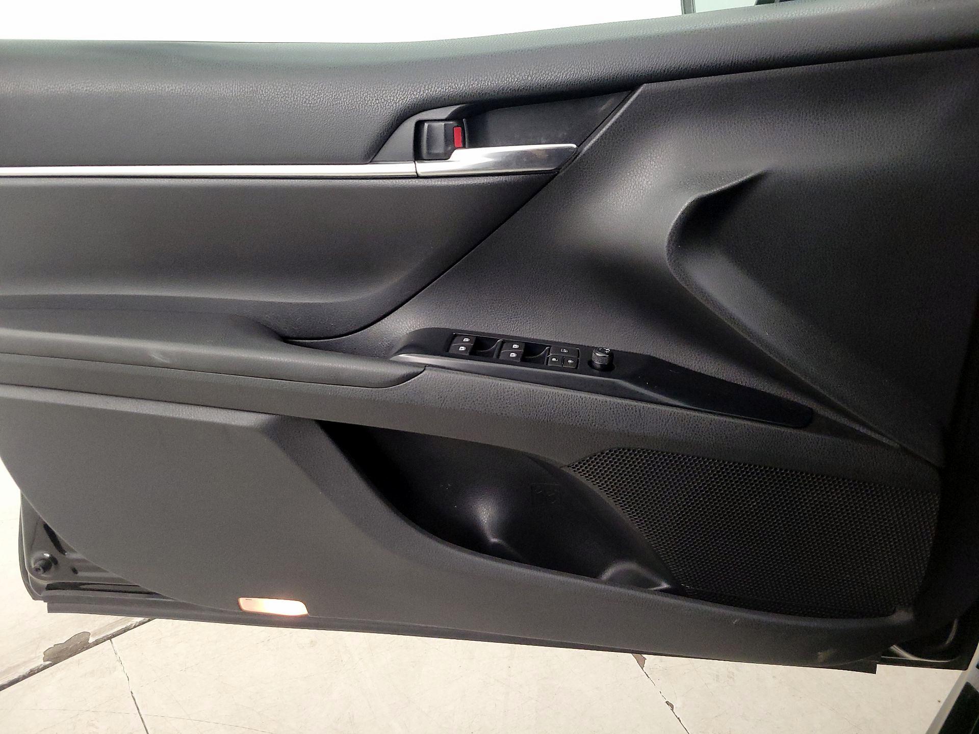 Thumbnail: 2019 Toyota Camry - 12