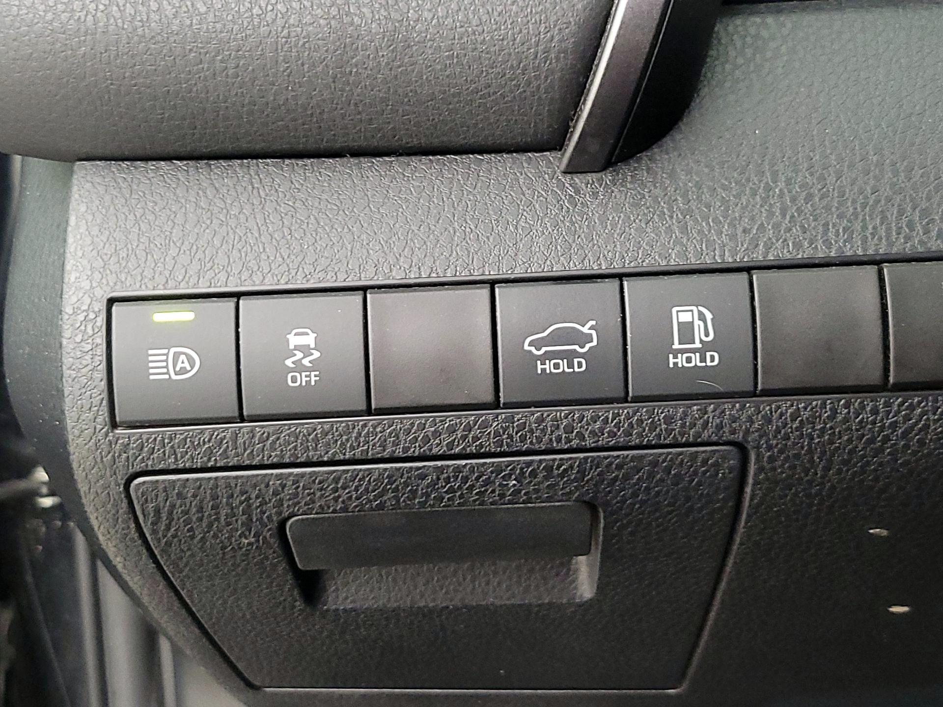 Thumbnail: 2019 Toyota Camry - 13