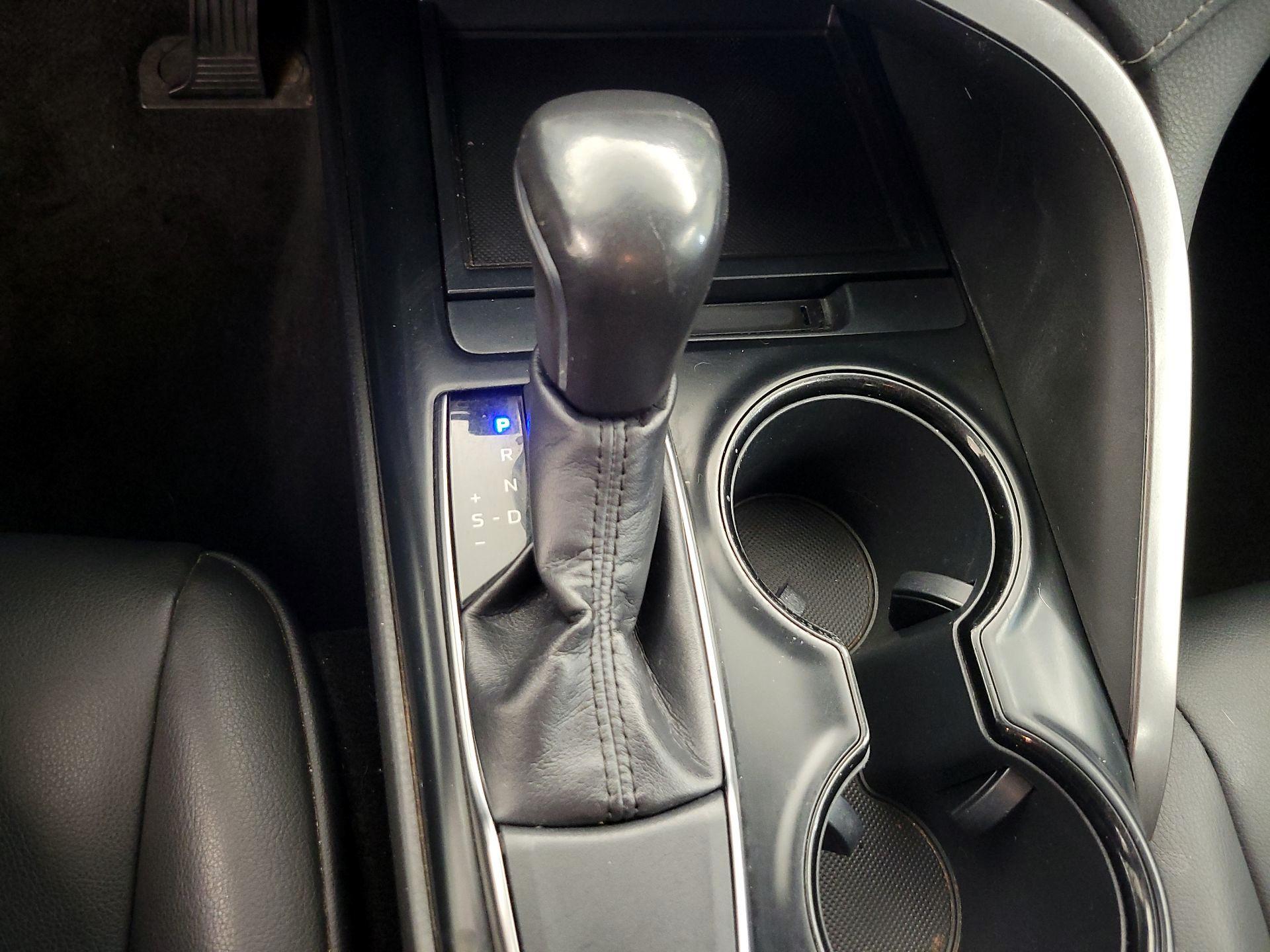 Thumbnail: 2019 Toyota Camry - 17
