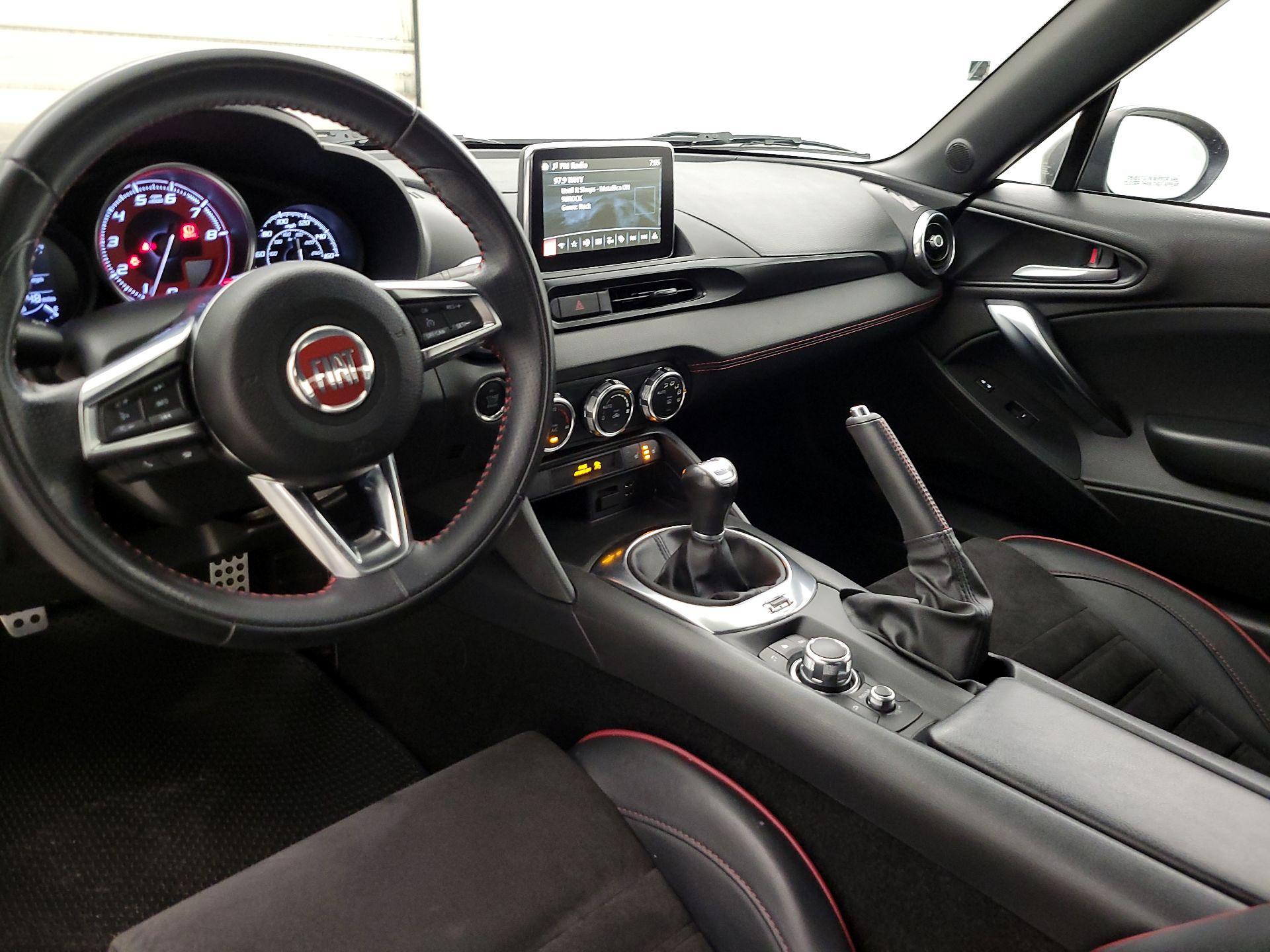 Thumbnail: 2017 Fiat 124 Spider - 9