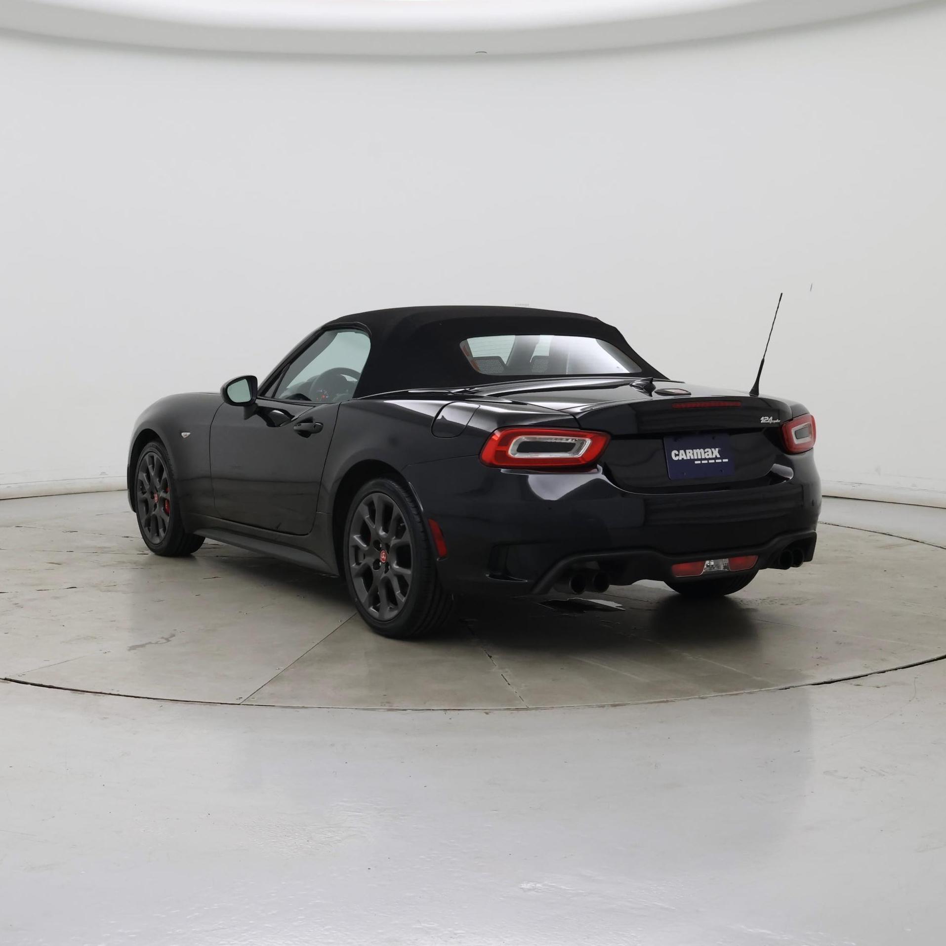 Thumbnail: 2017 Fiat 124 Spider - 2
