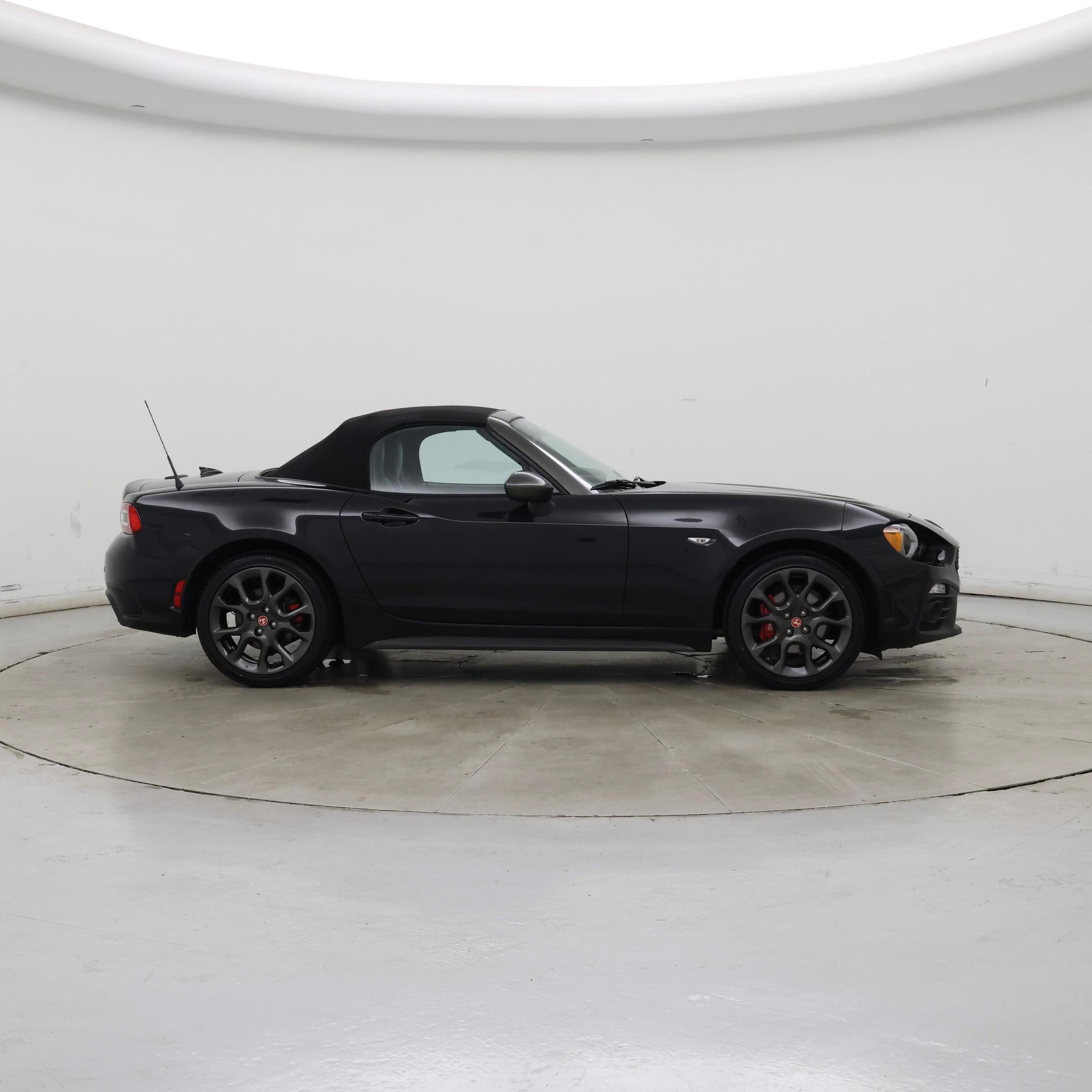 Thumbnail: 2017 Fiat 124 Spider - 7