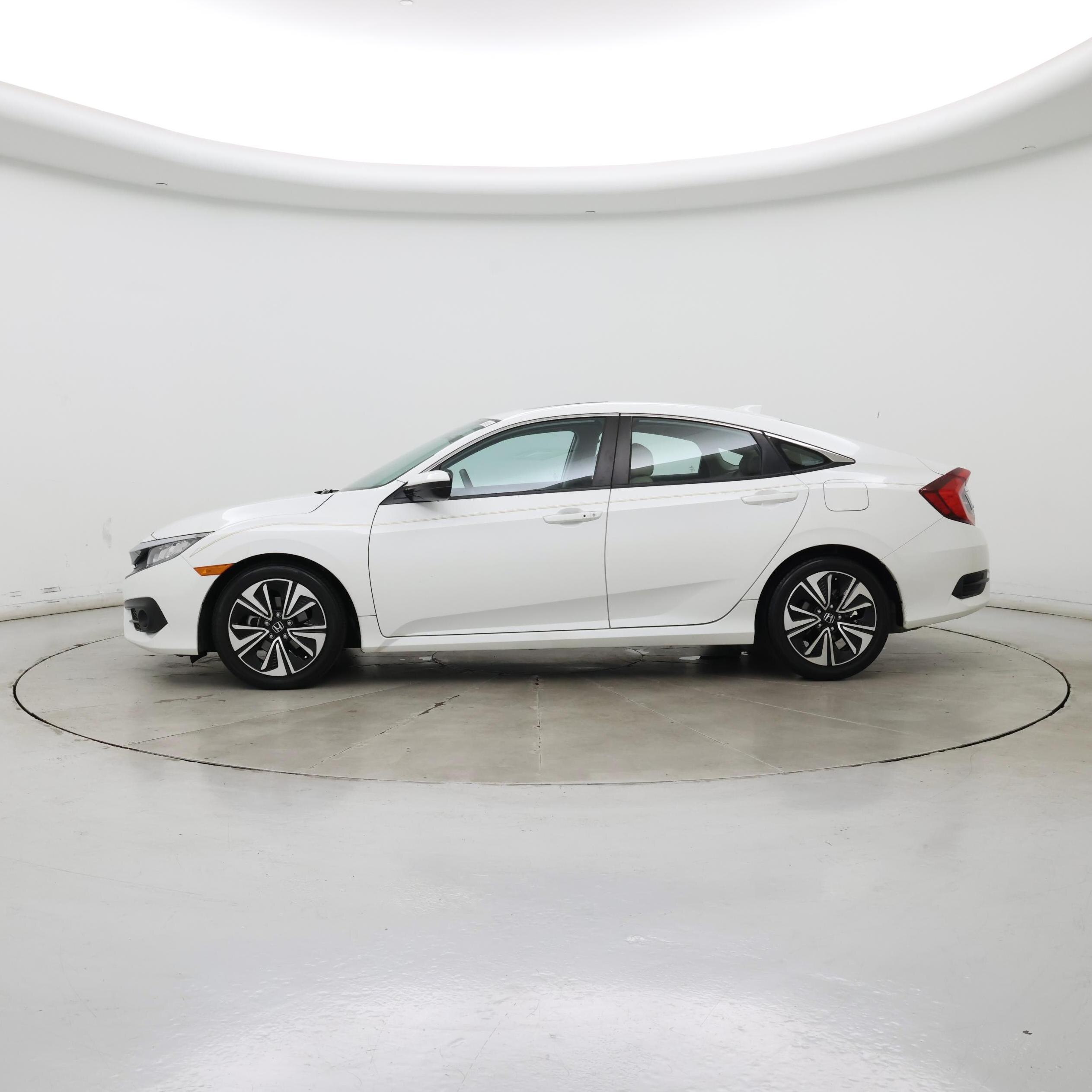 Thumbnail: 2016 Honda Civic - 3