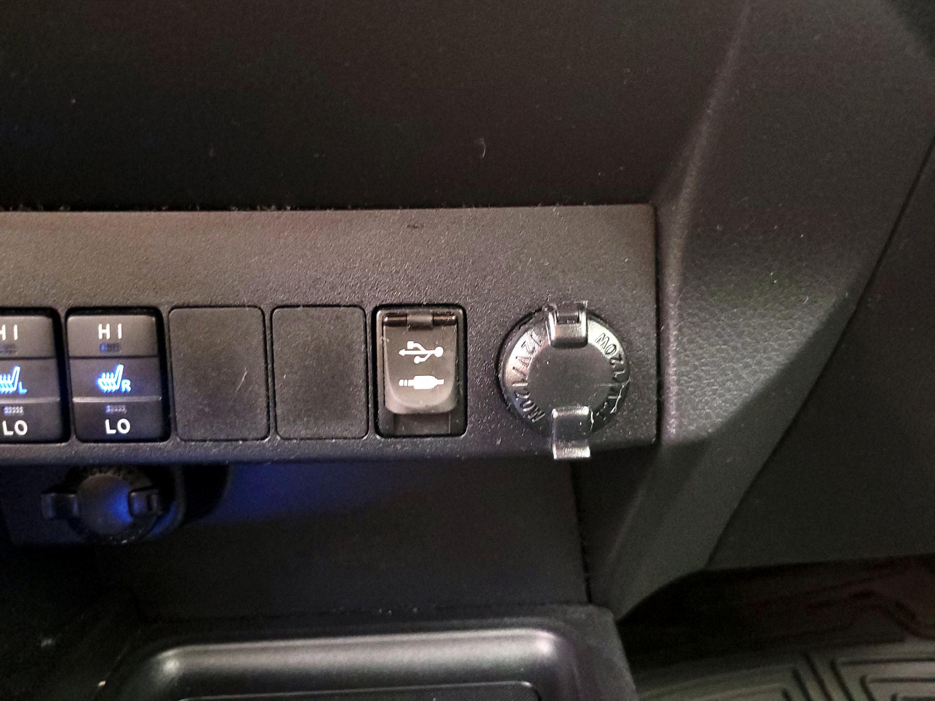 Thumbnail: 2015 Toyota RAV4 - 18