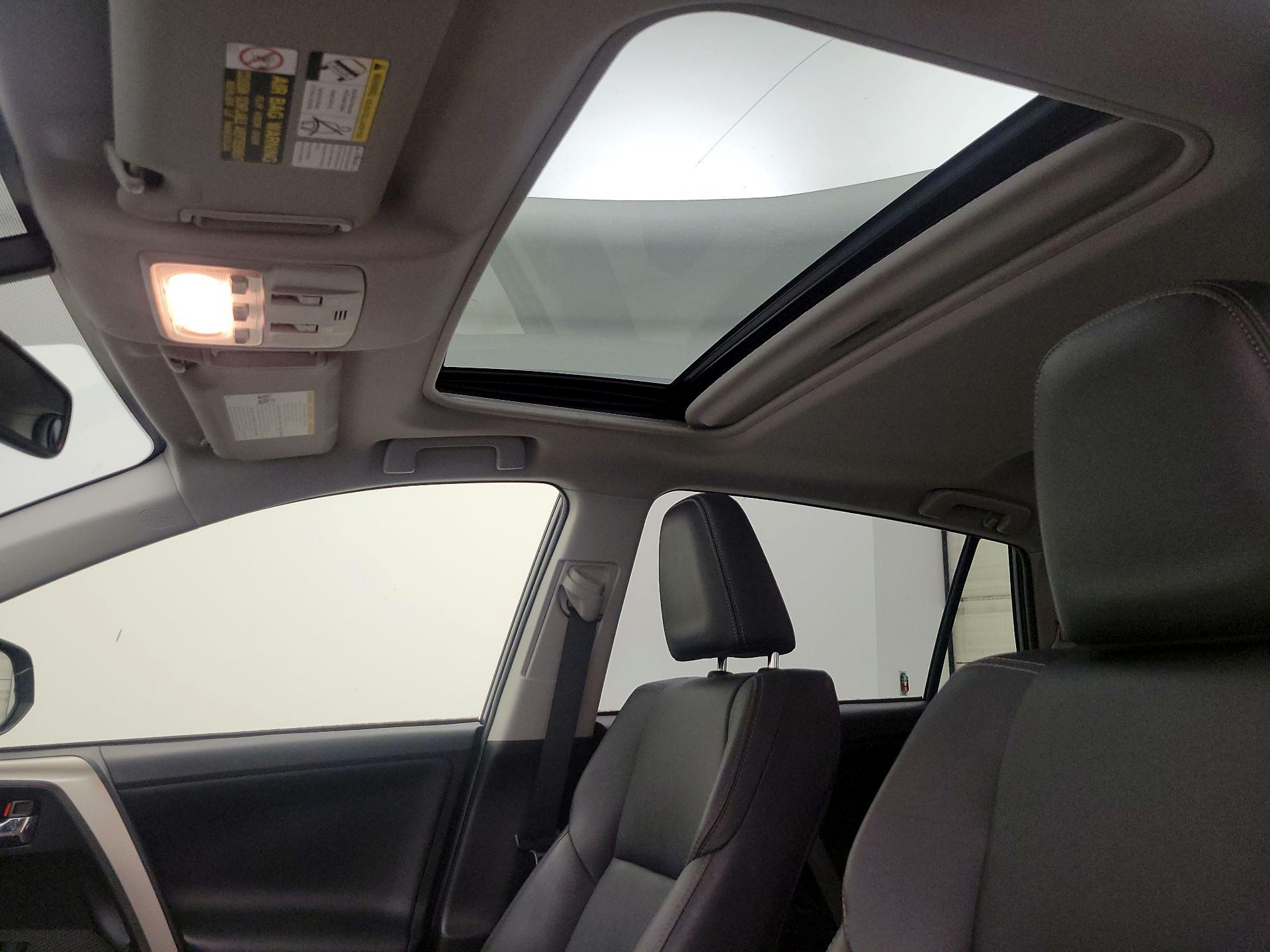 Thumbnail: 2015 Toyota RAV4 - 19
