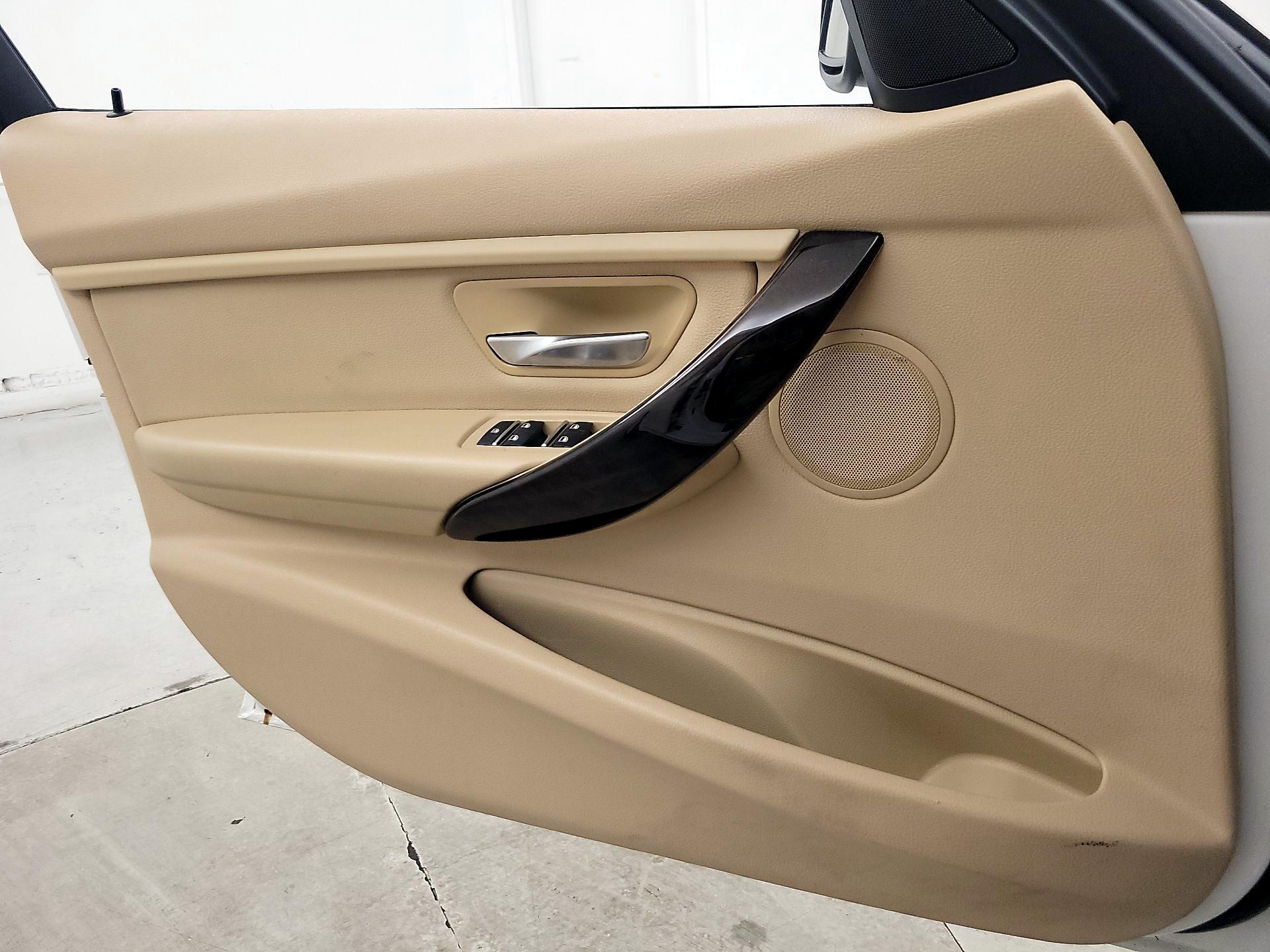 Thumbnail: 2016 BMW 3 Series - 12