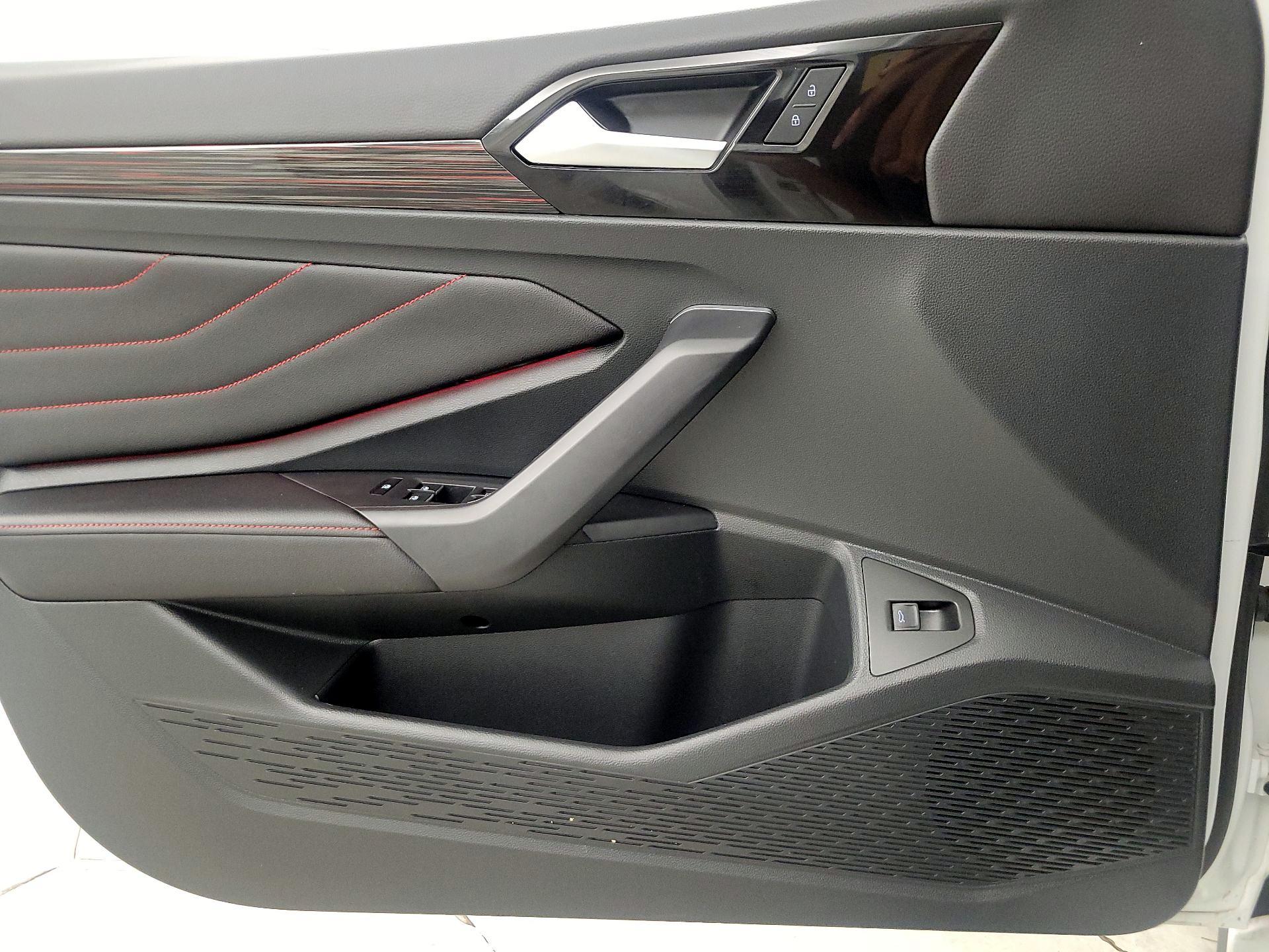 Thumbnail: 2023 Volkswagen Jetta - 12
