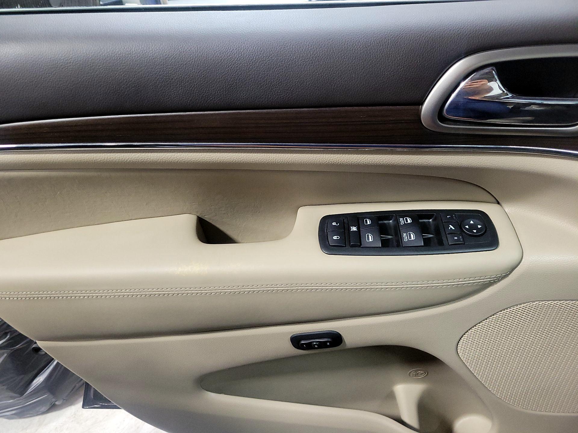 Thumbnail: 2015 Jeep Grand Cherokee - 12