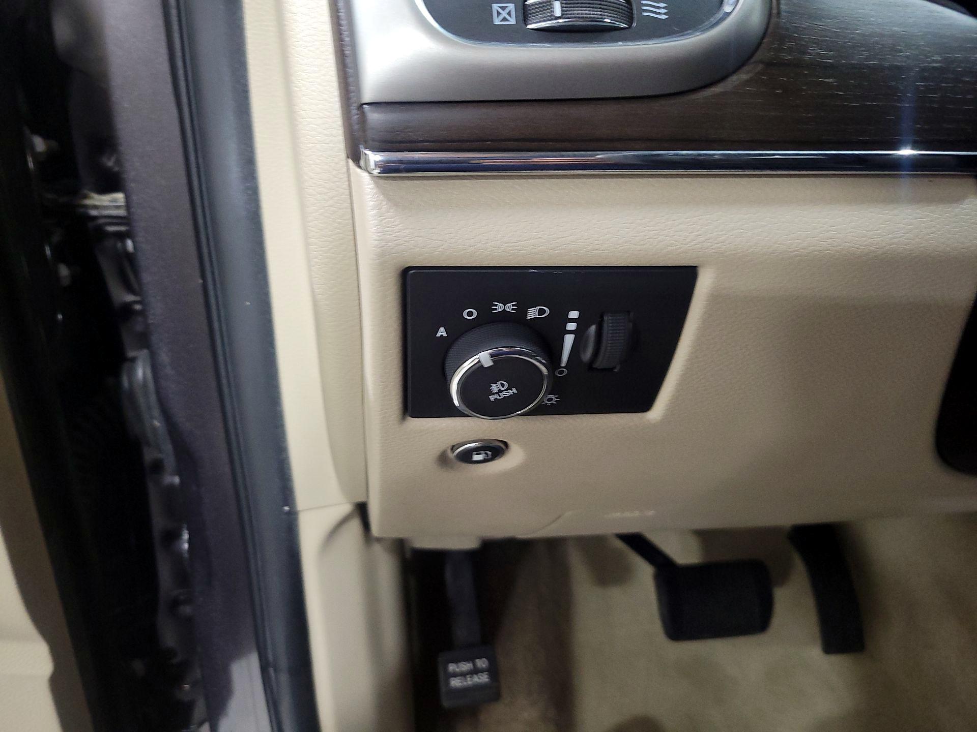 Thumbnail: 2015 Jeep Grand Cherokee - 13