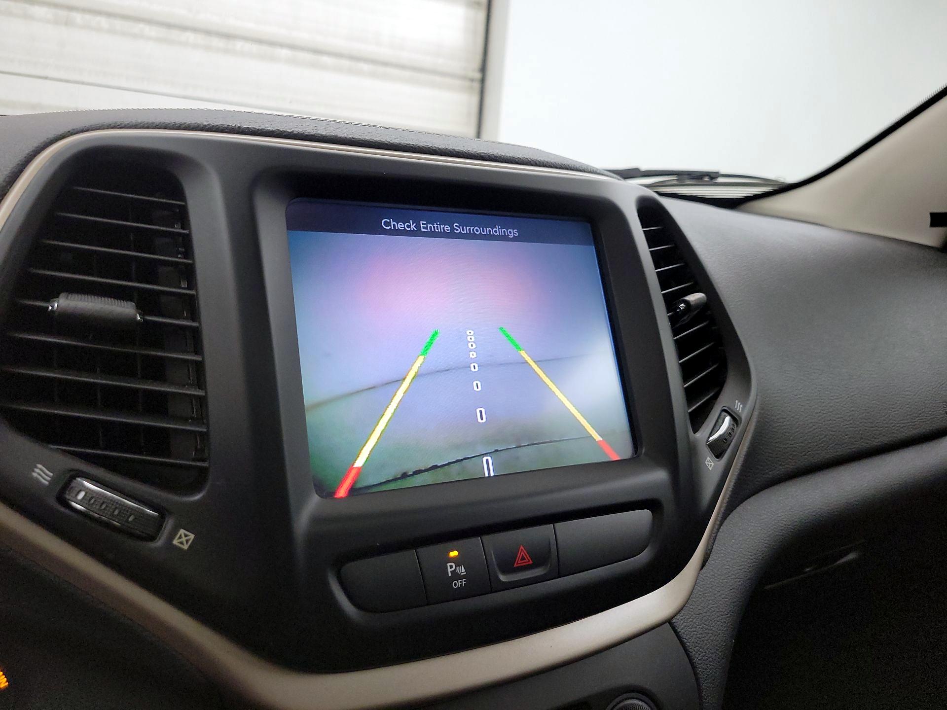 Thumbnail: 2016 Jeep Cherokee - 14