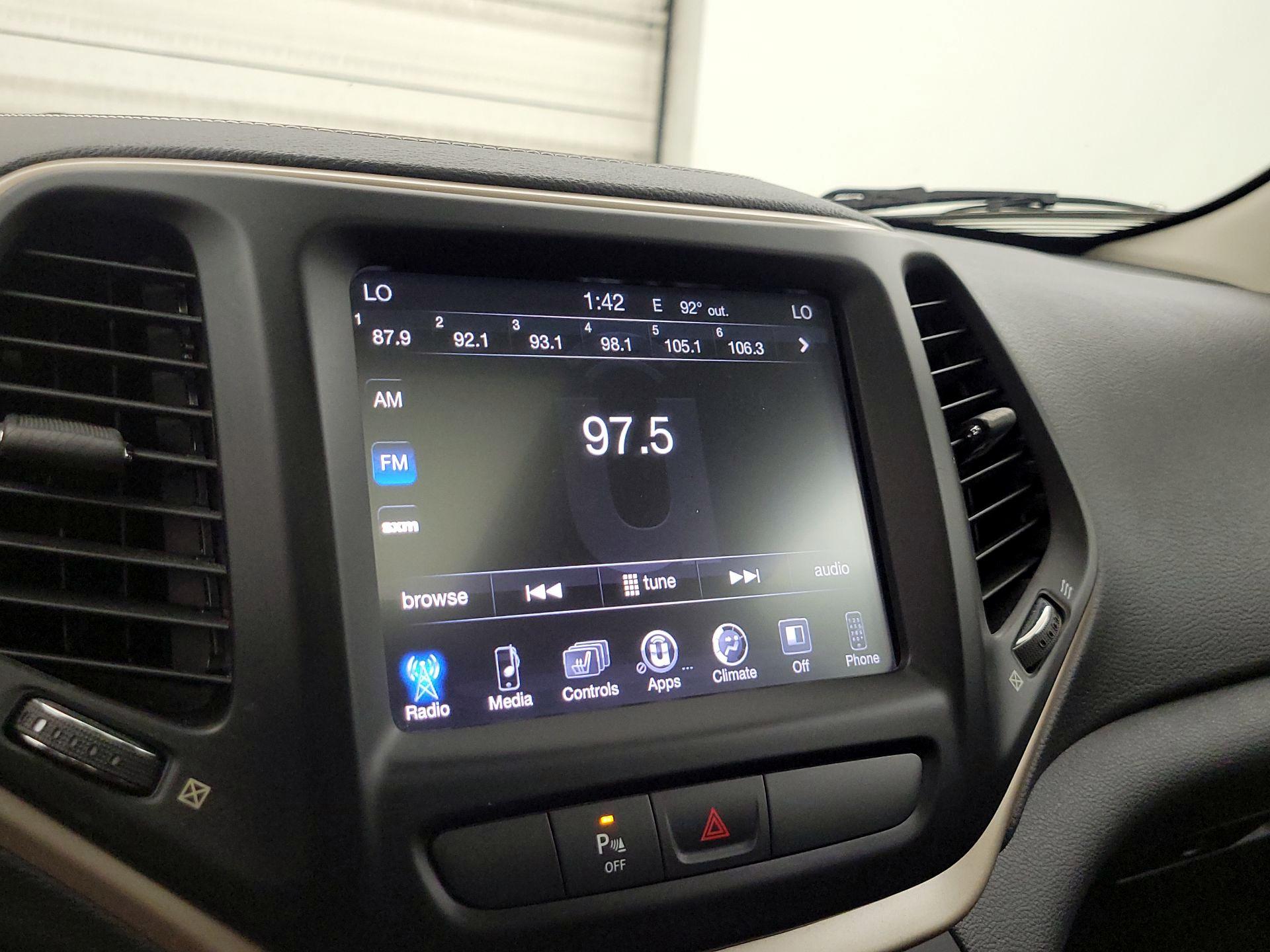 Thumbnail: 2016 Jeep Cherokee - 15
