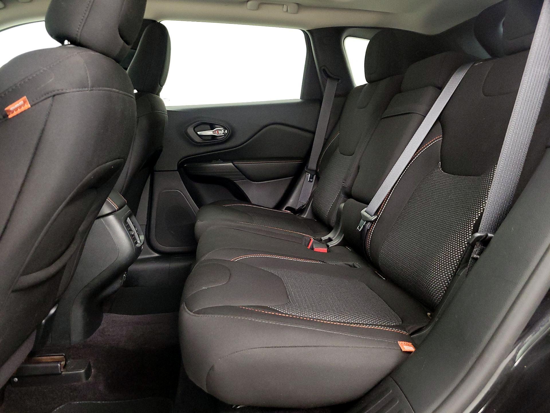 Thumbnail: 2016 Jeep Cherokee - 20