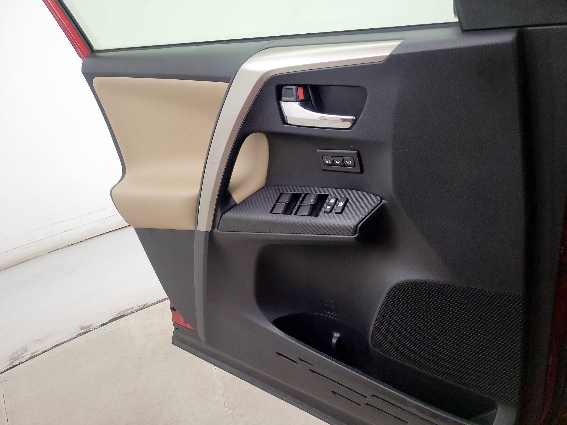 Thumbnail: 2014 Toyota RAV4 - 12