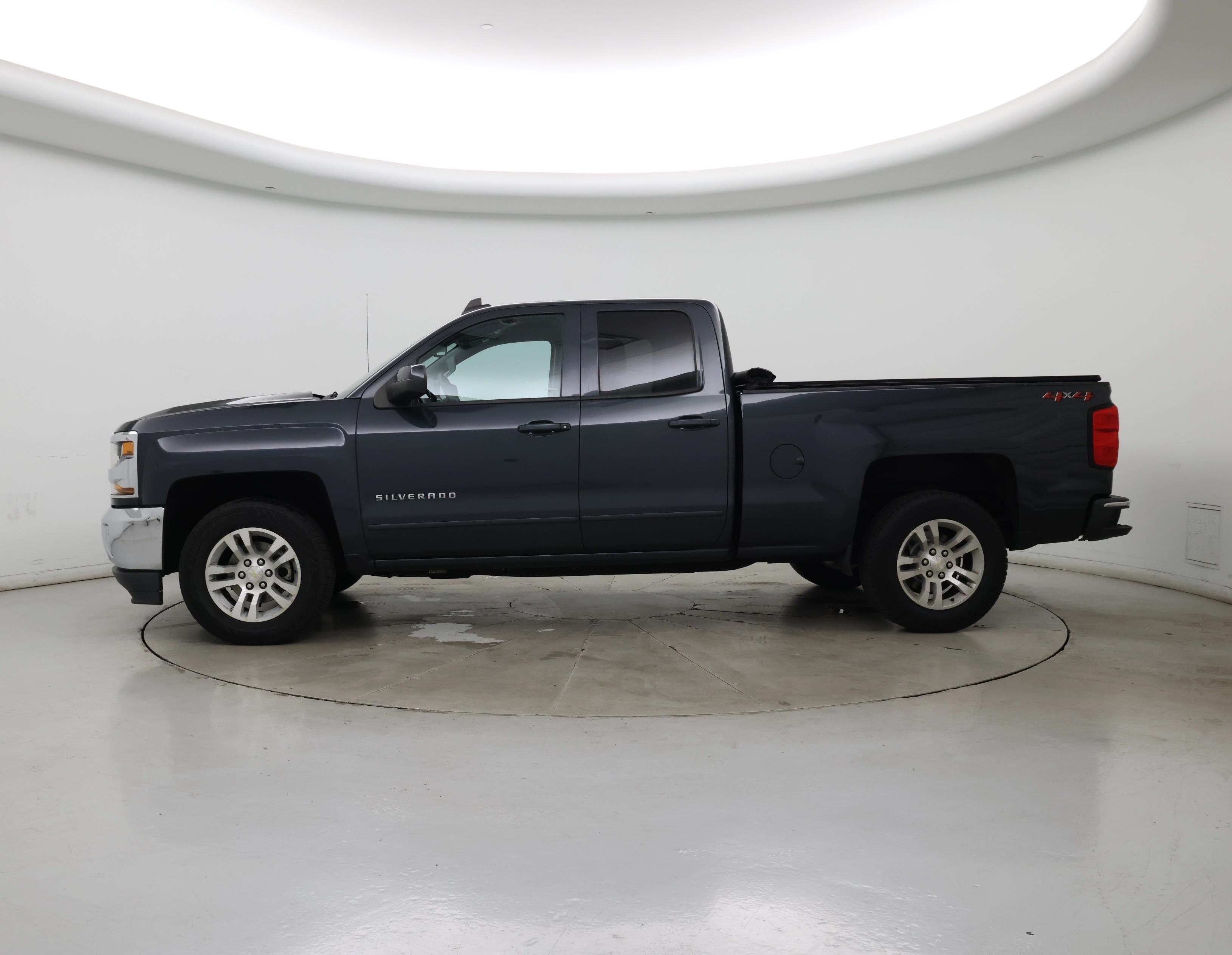 Thumbnail: 2018 Chevrolet Silverado 1500 - 3