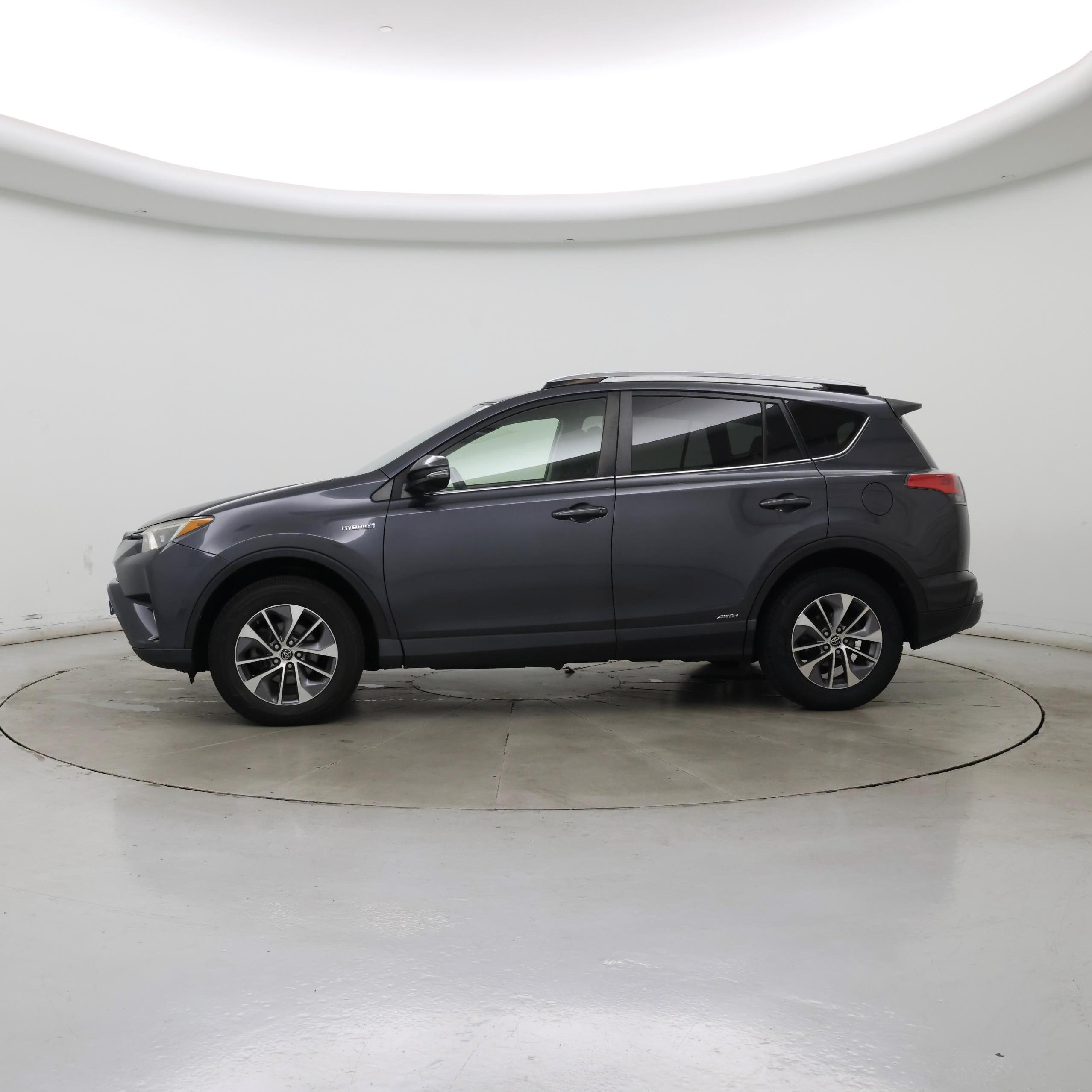 Thumbnail: 2017 Toyota RAV4 - 3
