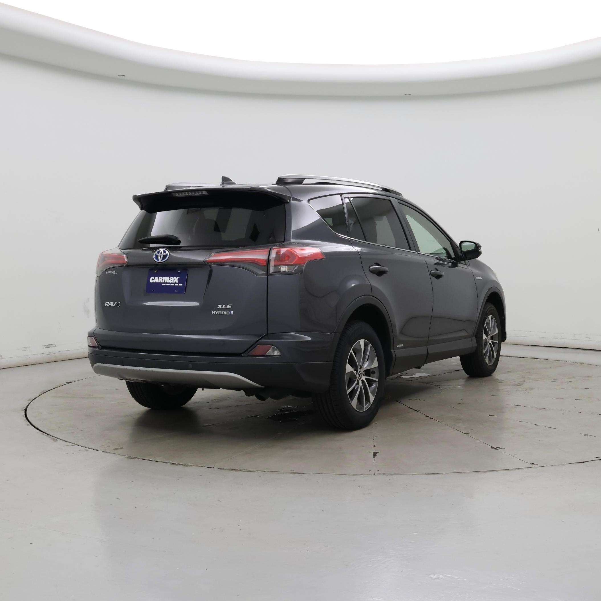 Thumbnail: 2017 Toyota RAV4 - 8