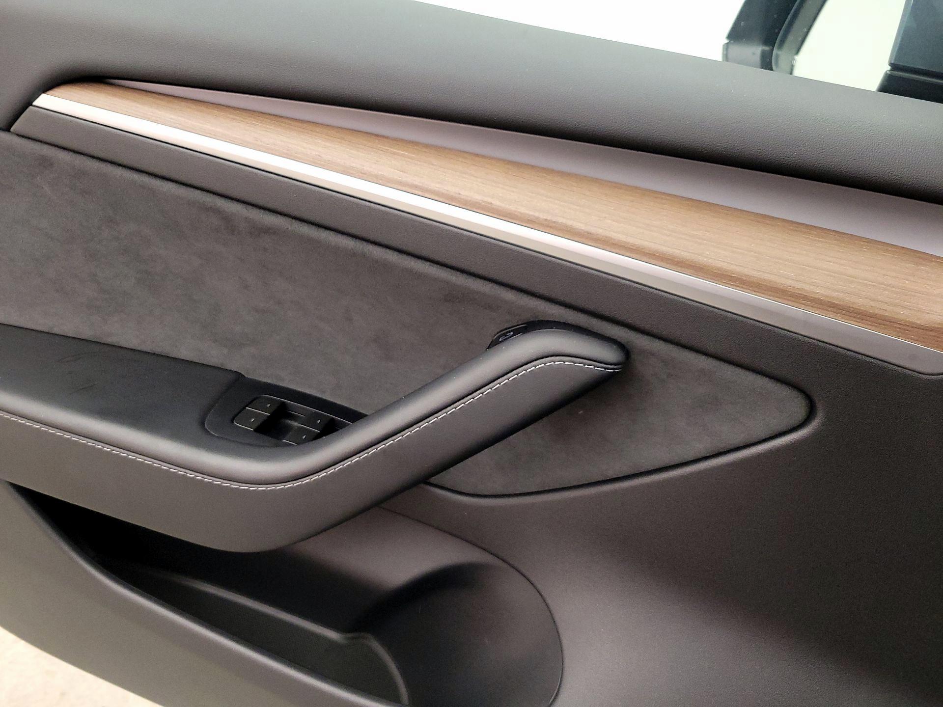 Thumbnail: 2023 Tesla Model 3 - 12