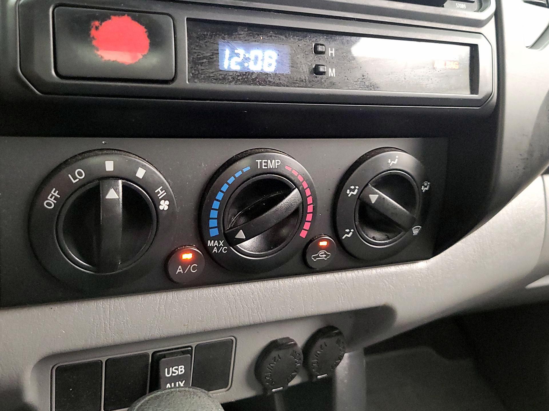Thumbnail: 2014 Toyota Tacoma - 15