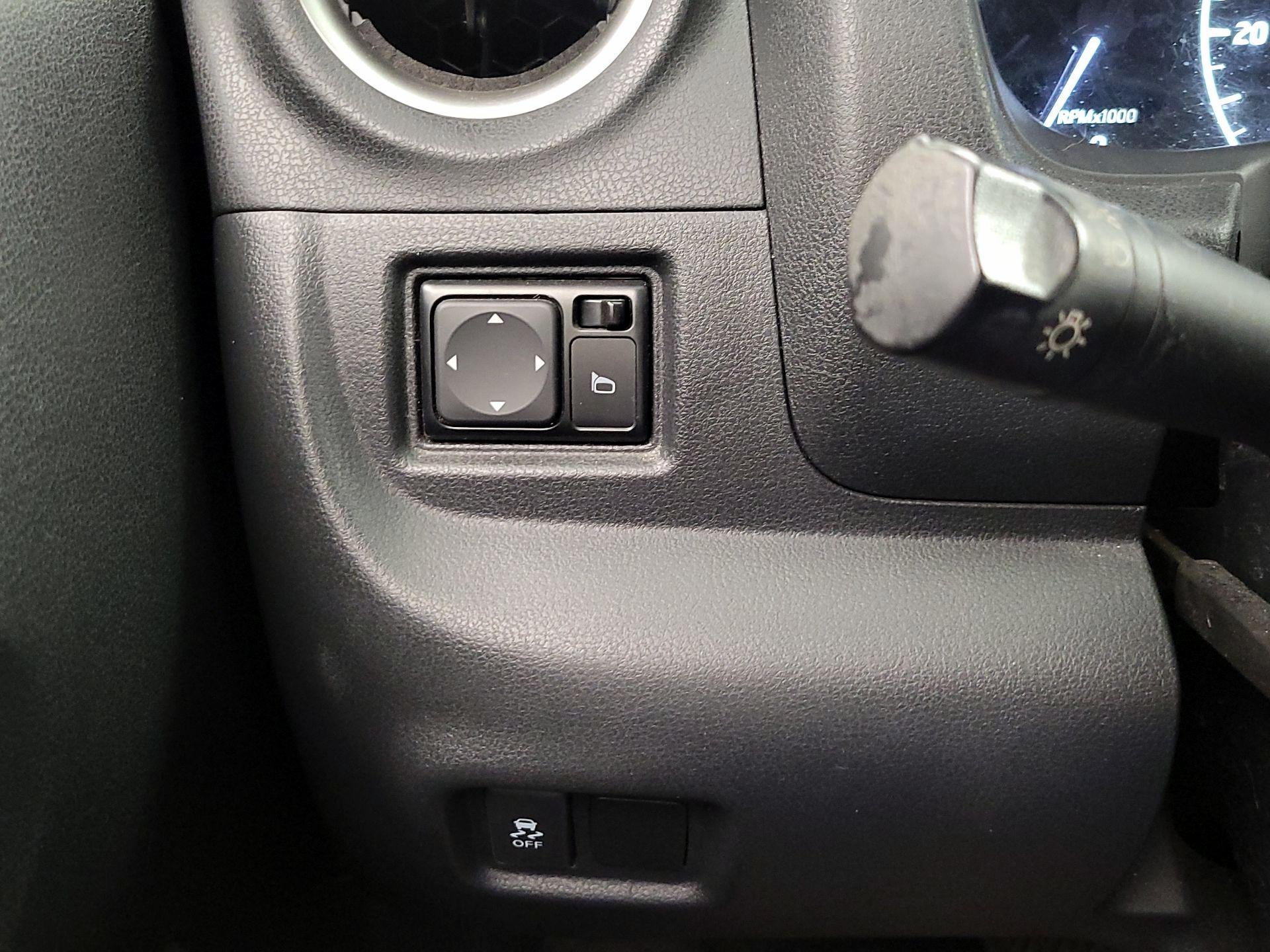 Thumbnail: 2015 Nissan Versa Note - 13
