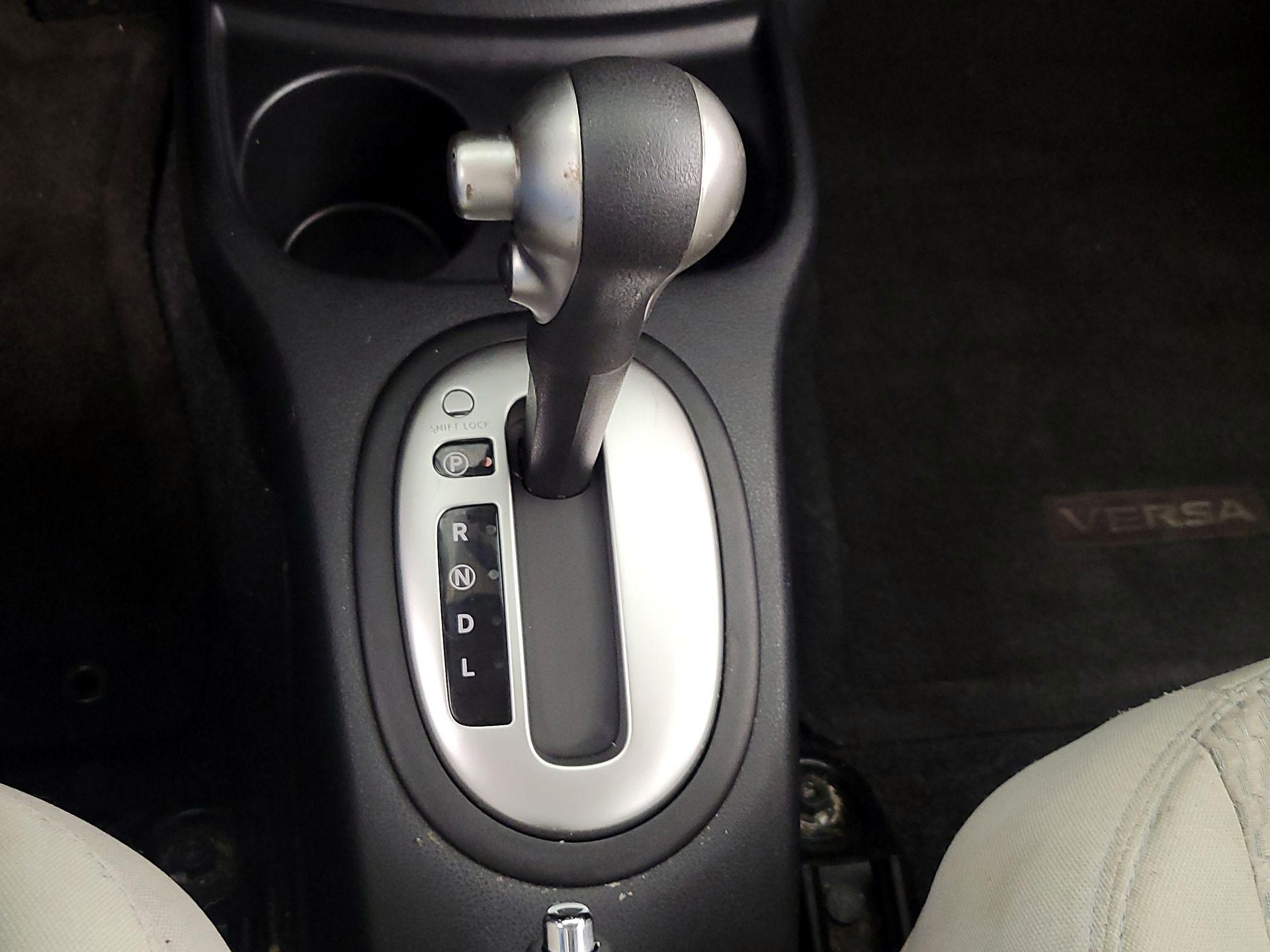 Thumbnail: 2015 Nissan Versa Note - 17