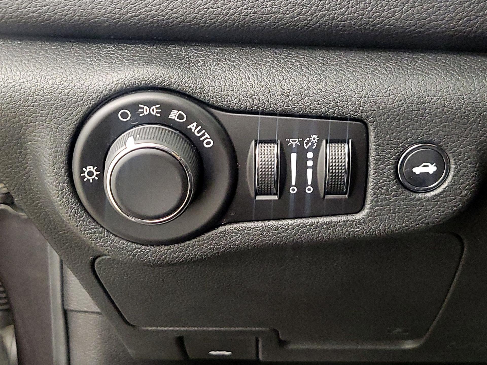 Thumbnail: 2015 Chrysler 200 - 13
