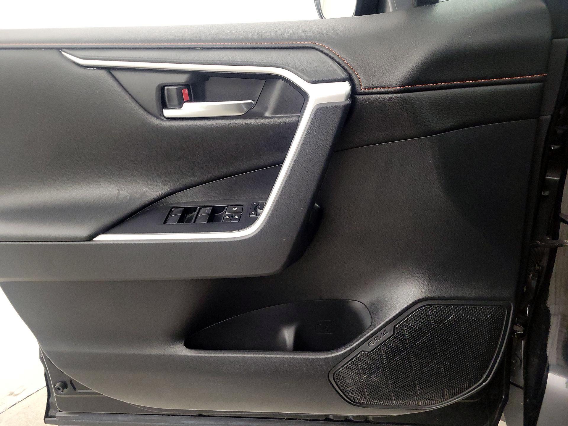 Thumbnail: 2019 Toyota RAV4 - 12