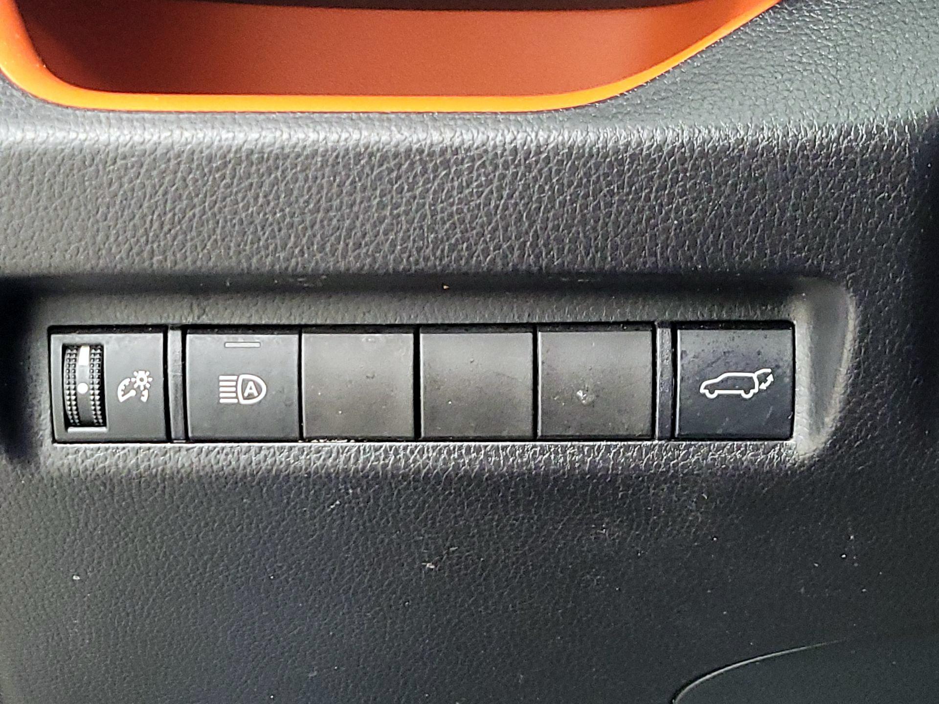 Thumbnail: 2019 Toyota RAV4 - 13