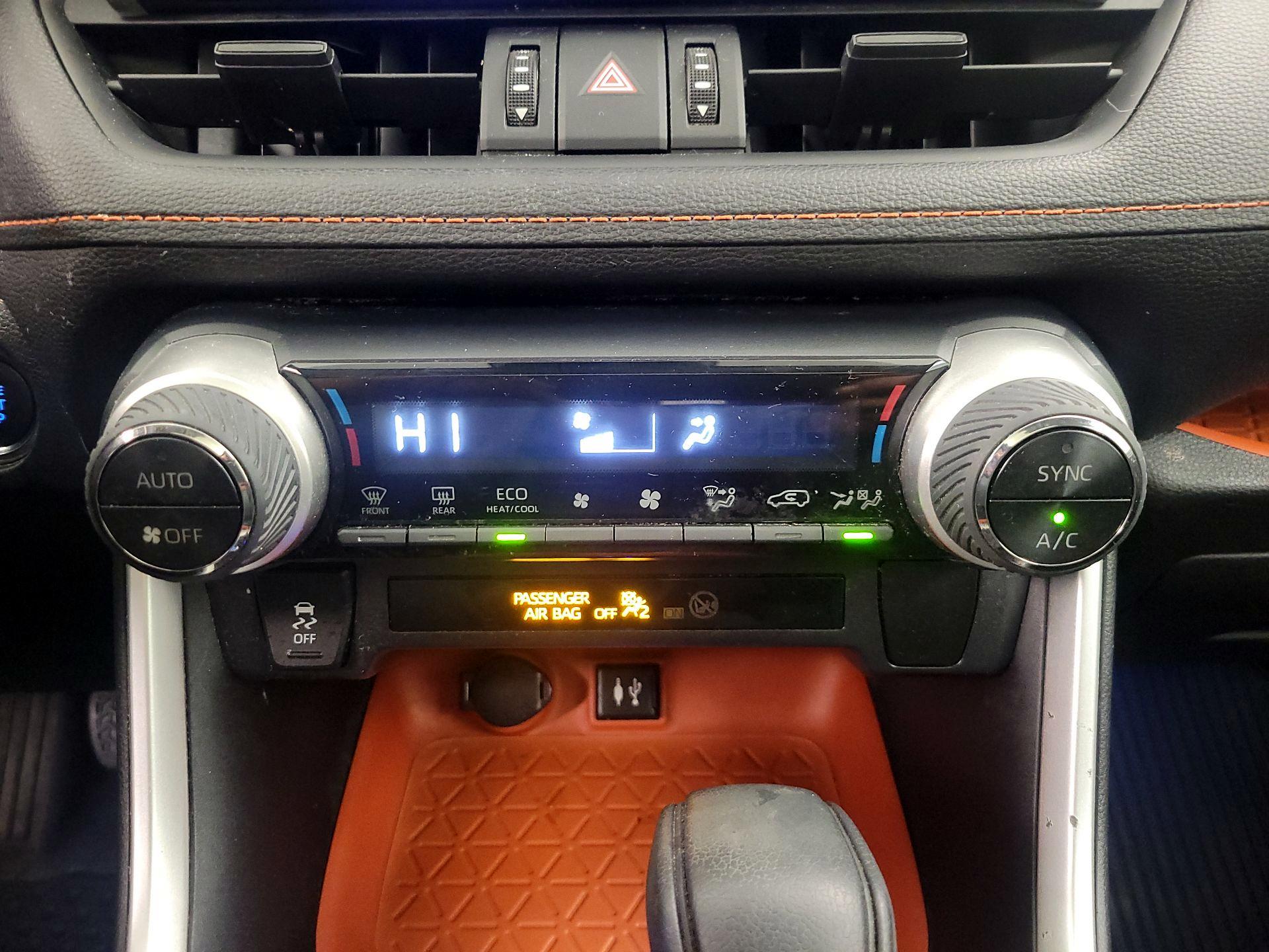 Thumbnail: 2019 Toyota RAV4 - 16