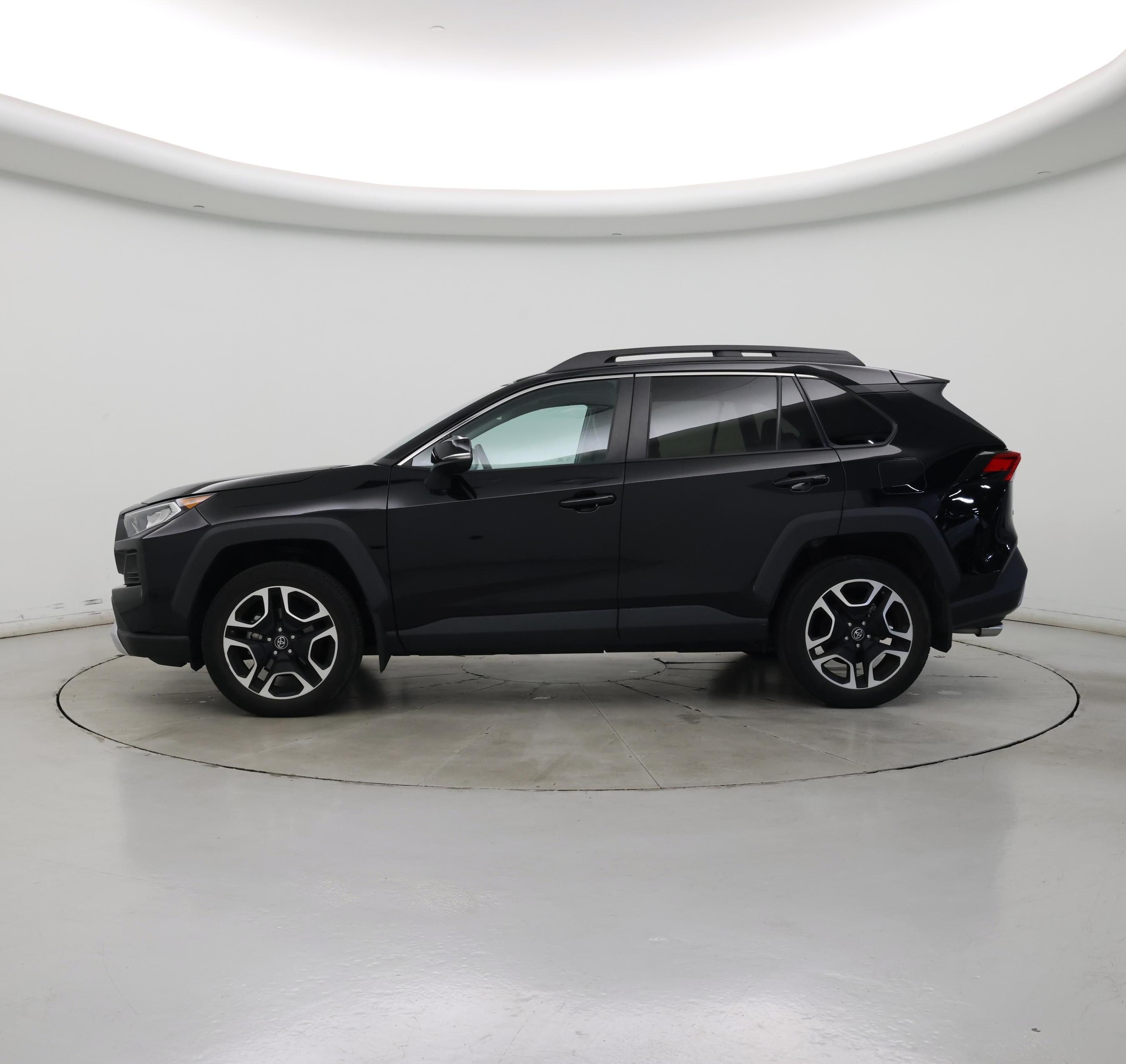 Thumbnail: 2019 Toyota RAV4 - 3