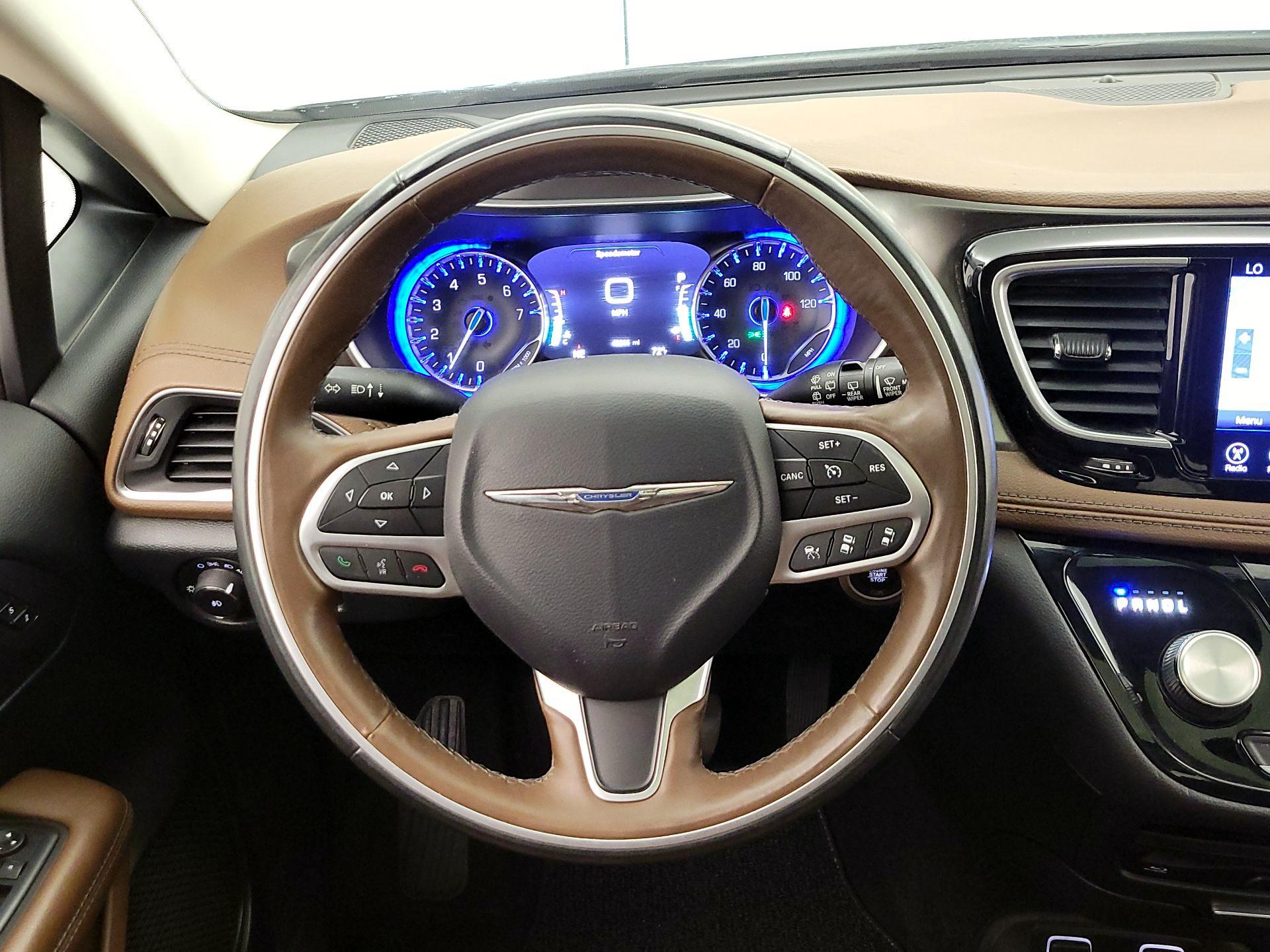 Thumbnail: 2017 Chrysler Pacifica - 10