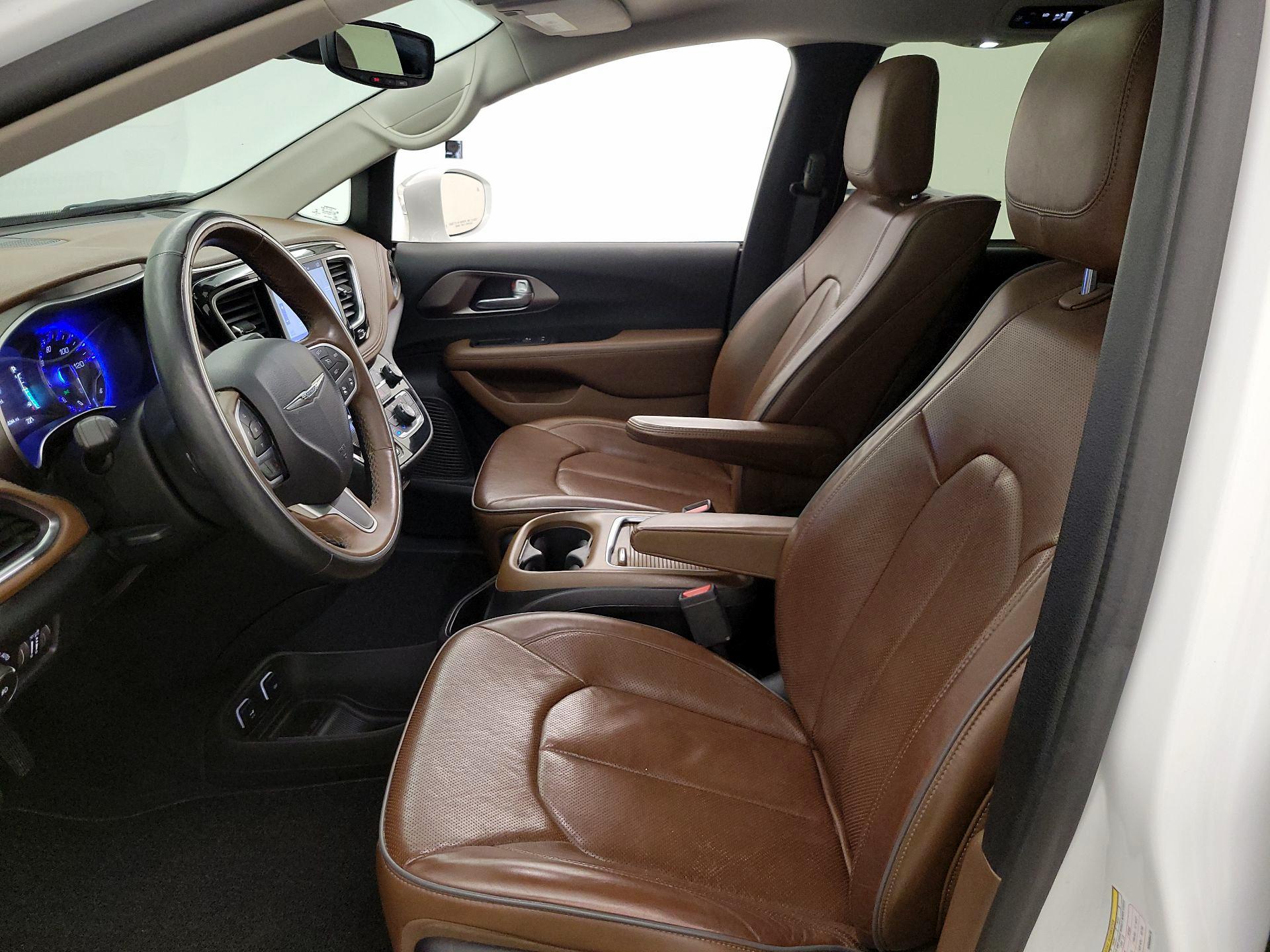 Thumbnail: 2017 Chrysler Pacifica - 11