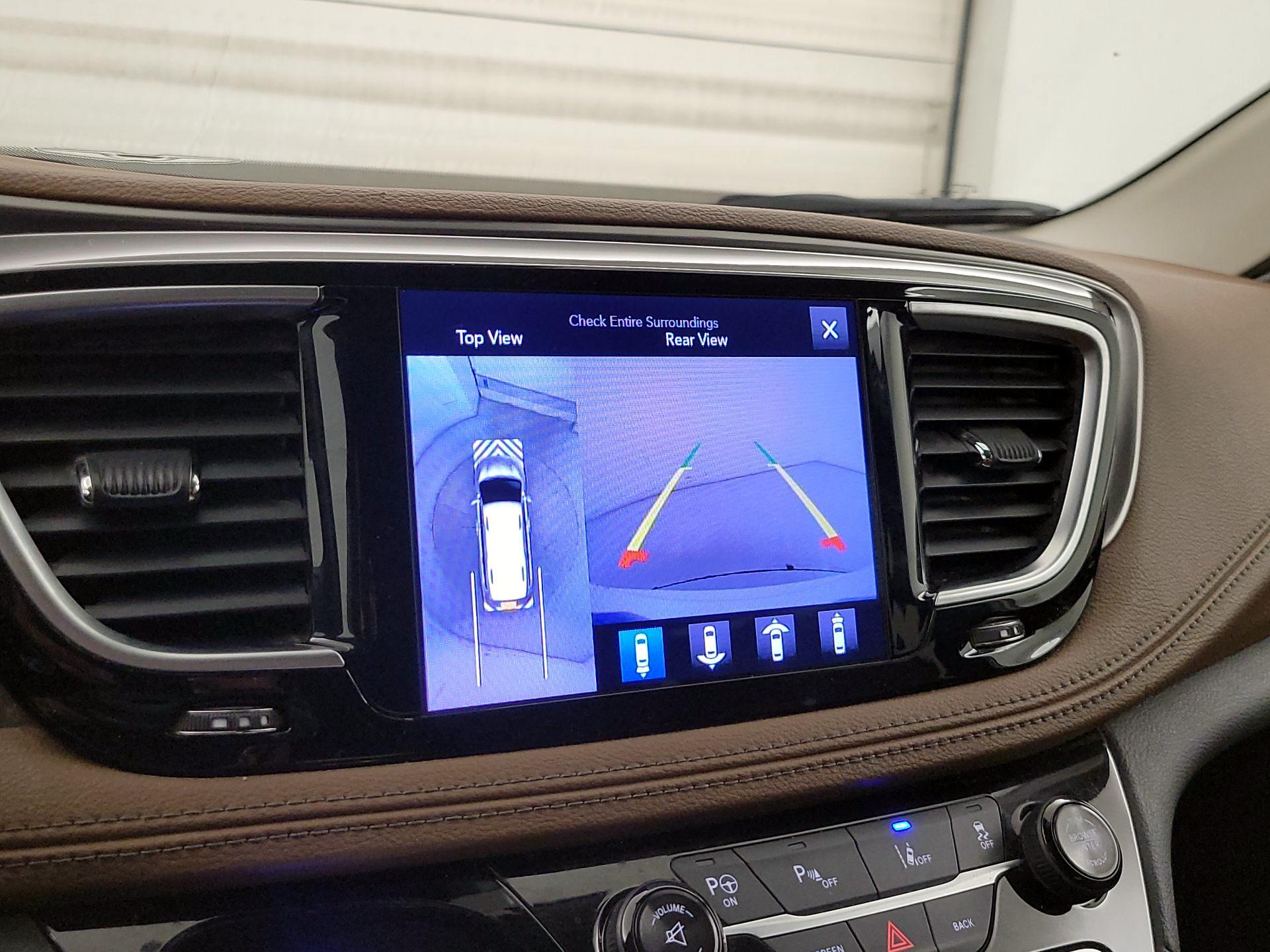 Thumbnail: 2017 Chrysler Pacifica - 15