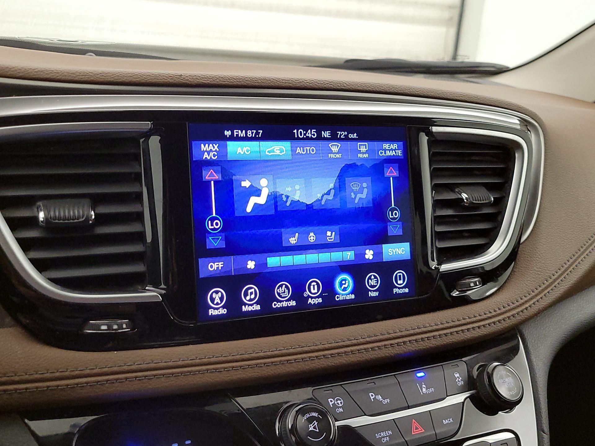 Thumbnail: 2017 Chrysler Pacifica - 17
