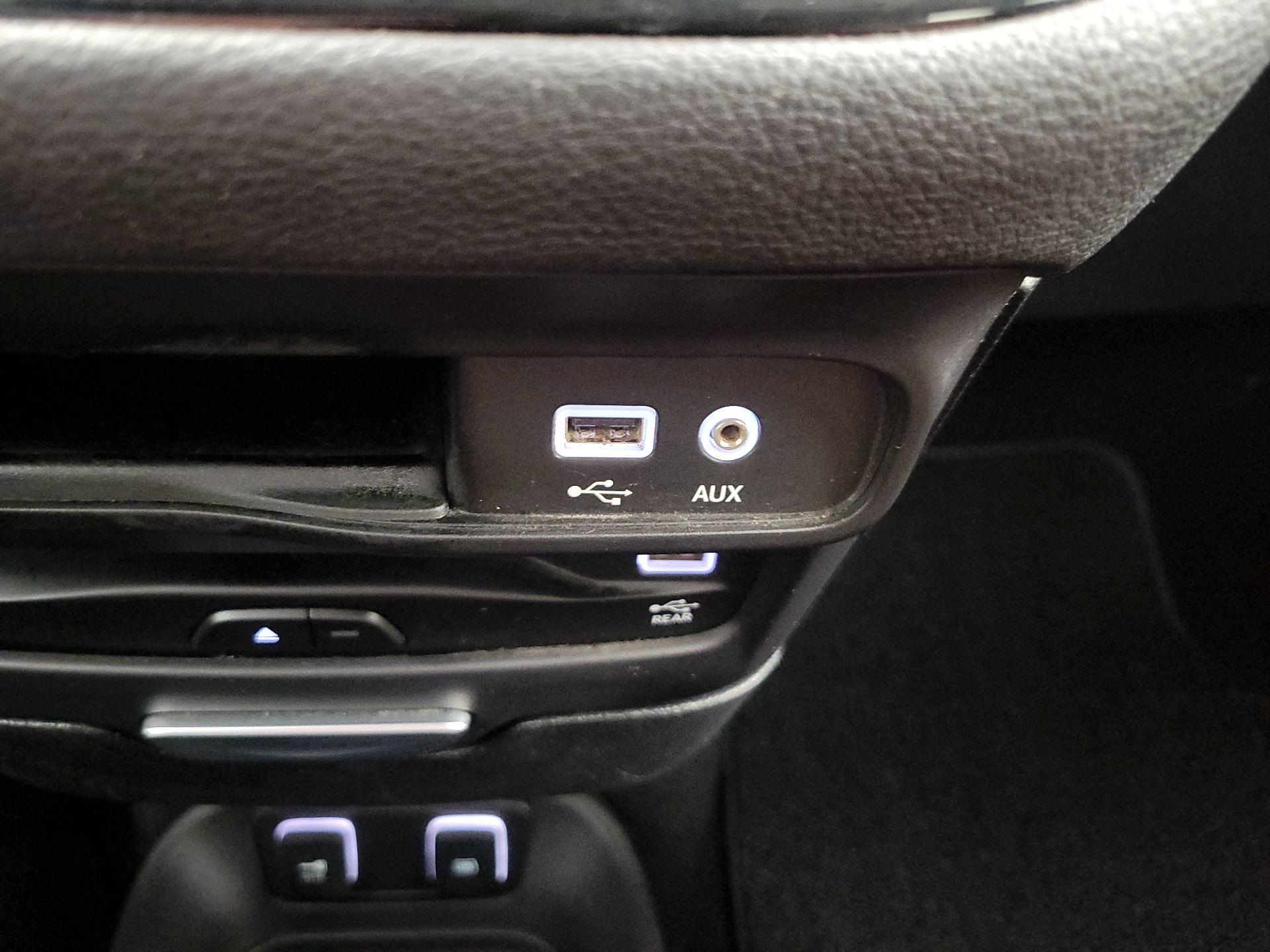 Thumbnail: 2017 Chrysler Pacifica - 19