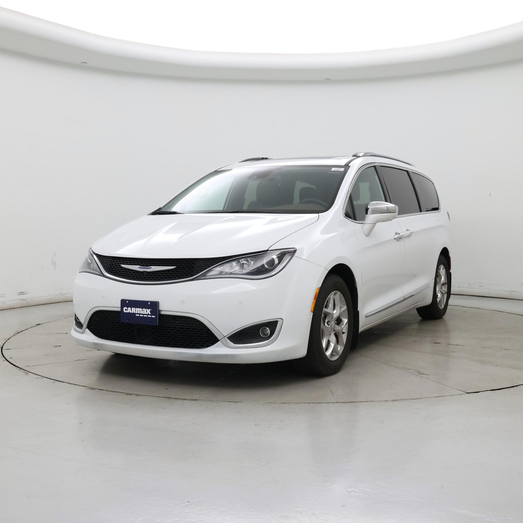 Thumbnail: 2017 Chrysler Pacifica - 4