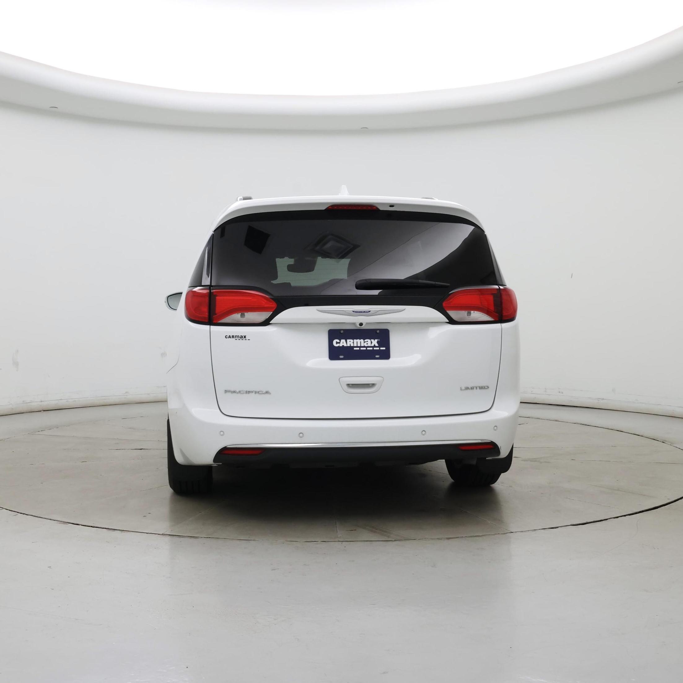 Thumbnail: 2017 Chrysler Pacifica - 6