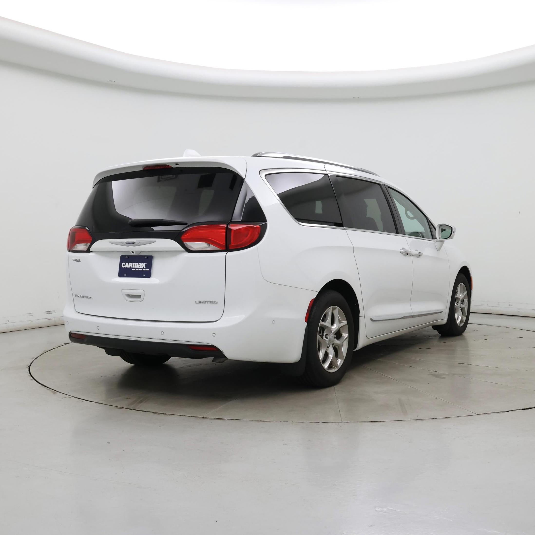 Thumbnail: 2017 Chrysler Pacifica - 8