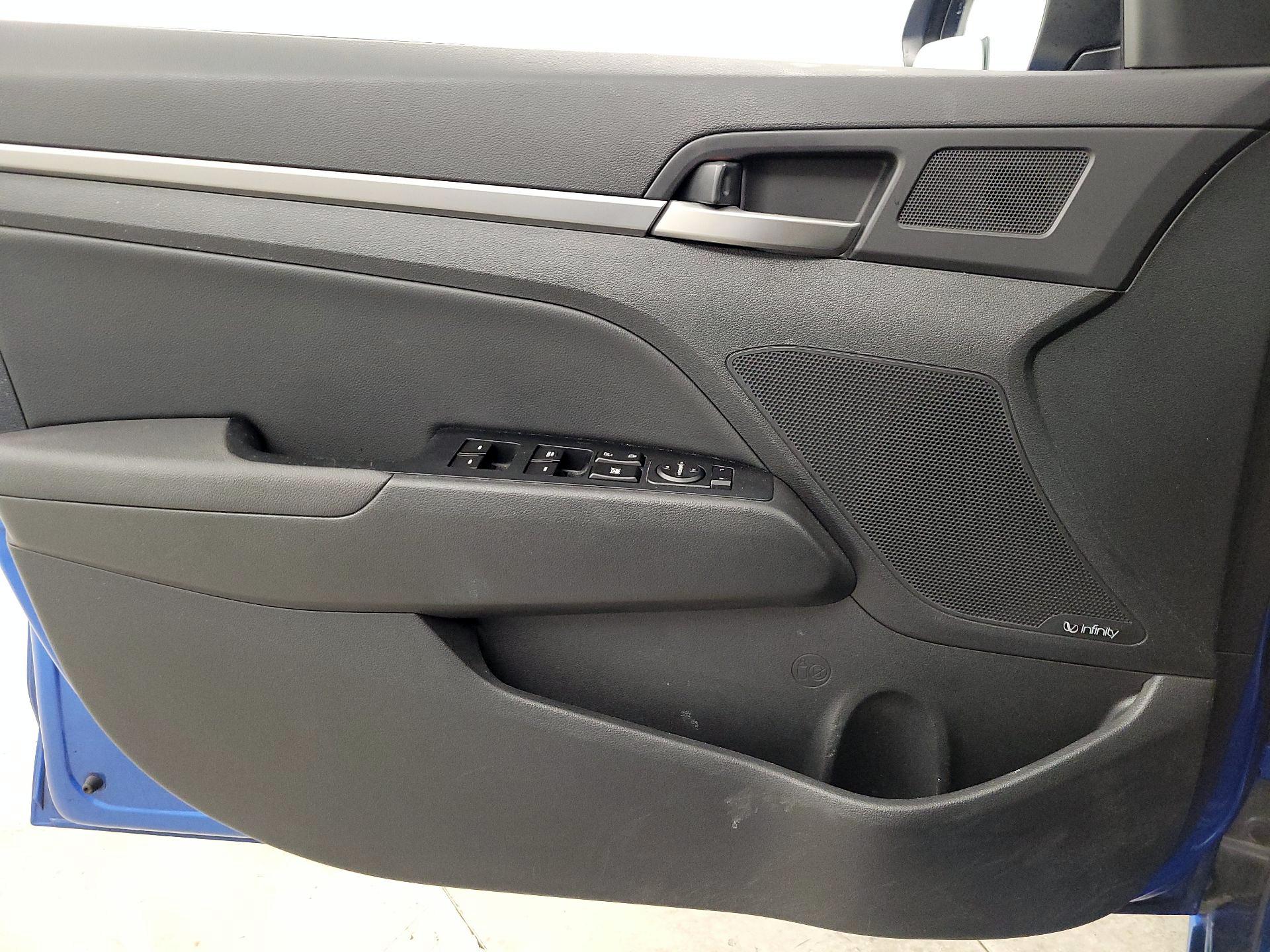 Thumbnail: 2017 Hyundai Elantra - 12