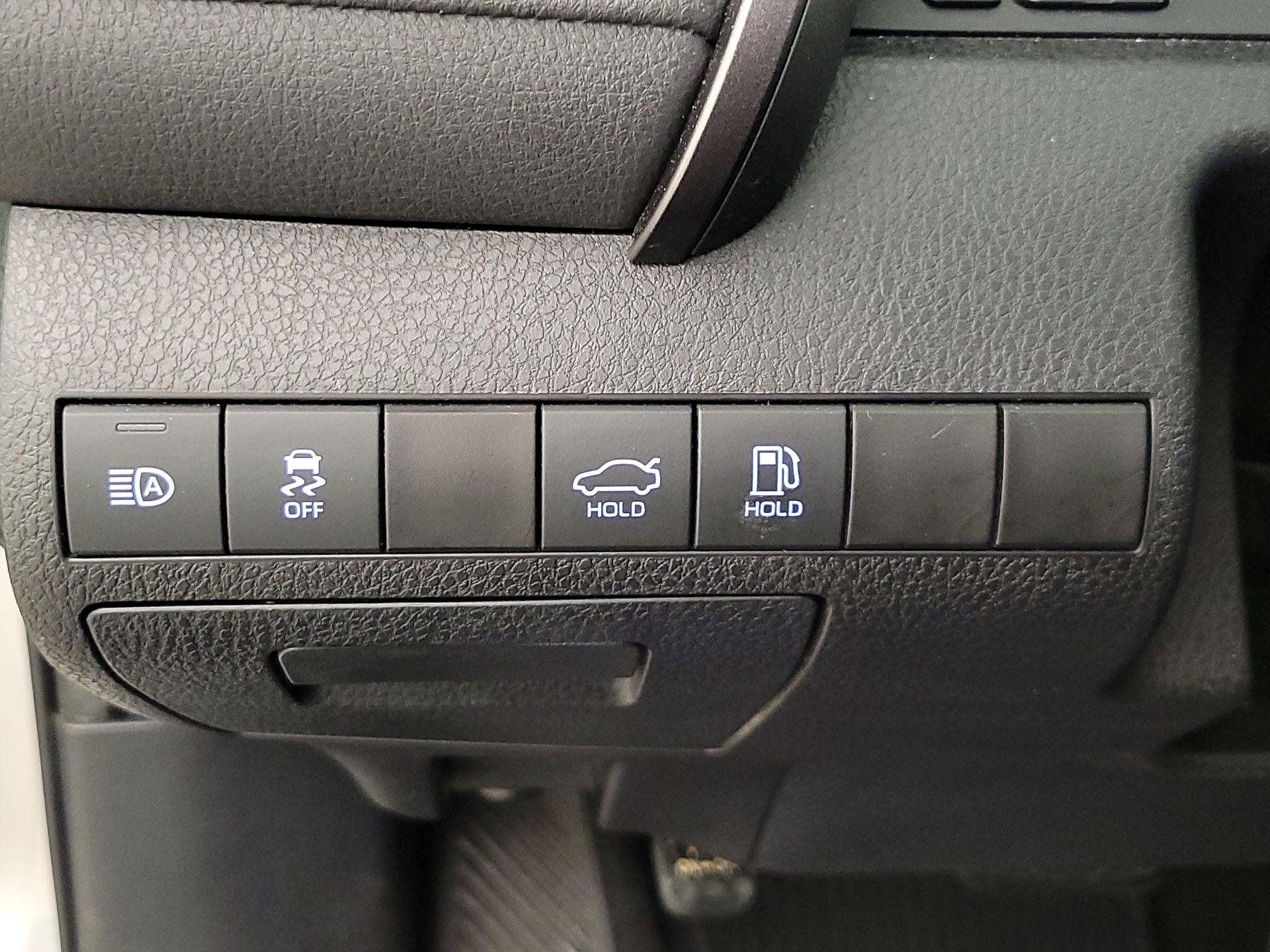 Thumbnail: 2019 Toyota Camry - 13