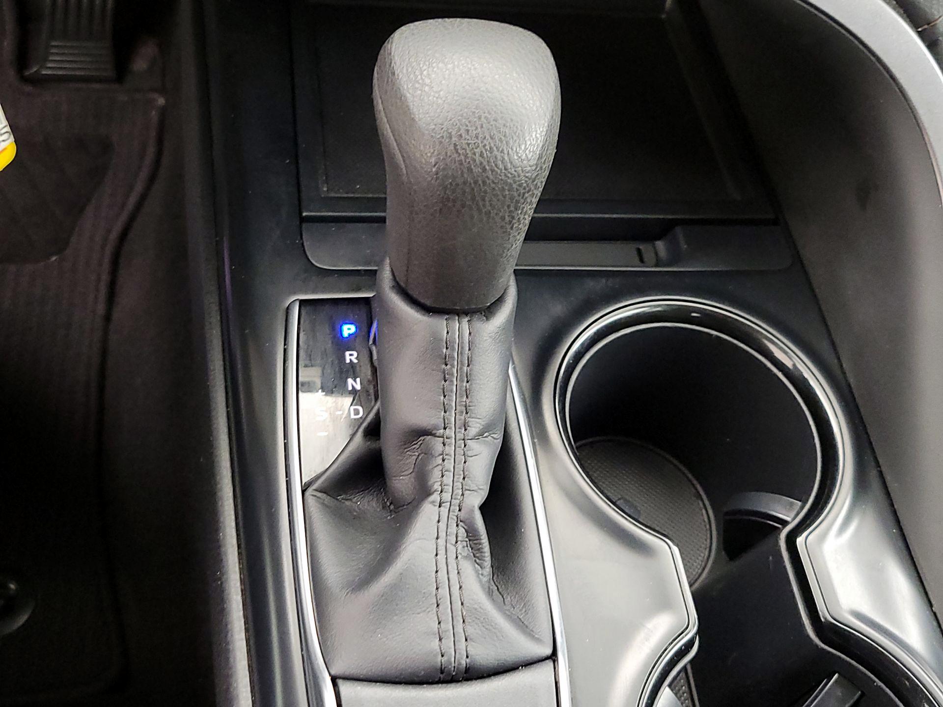 Thumbnail: 2019 Toyota Camry - 17
