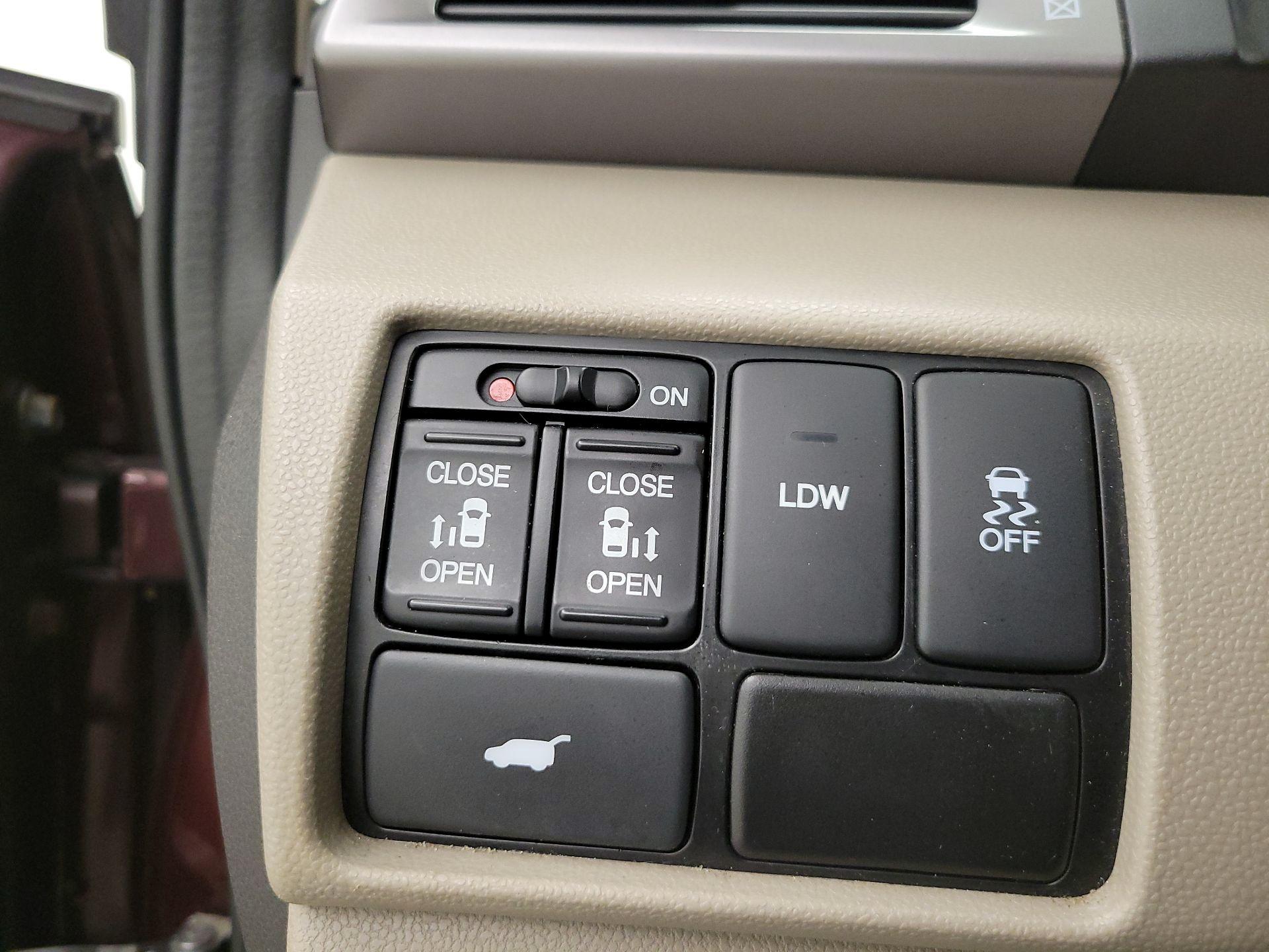 Thumbnail: 2015 Honda Odyssey - 13