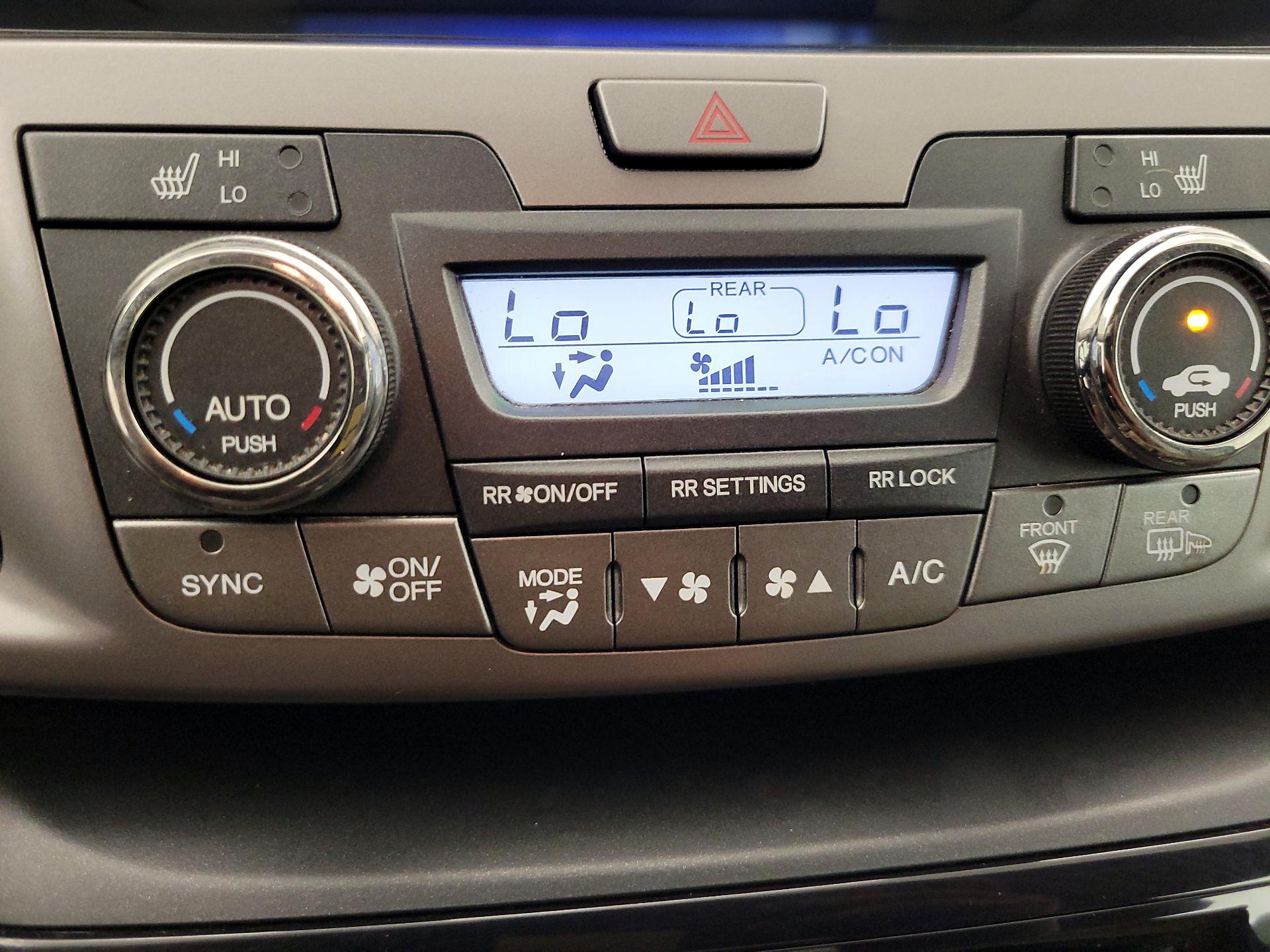 Thumbnail: 2015 Honda Odyssey - 16