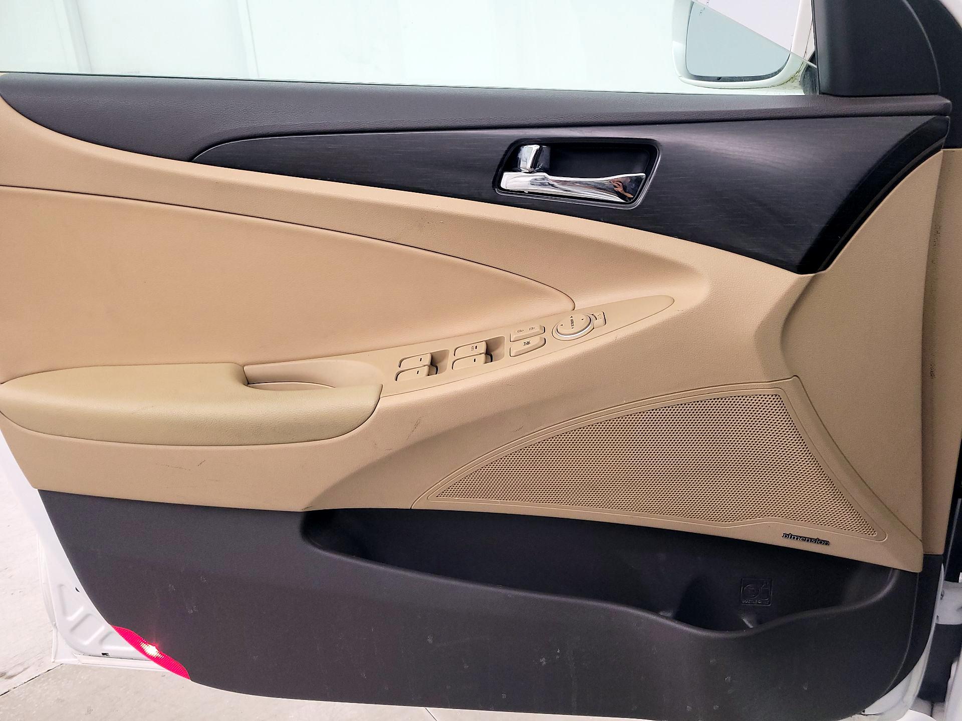 Thumbnail: 2014 Hyundai Sonata - 12