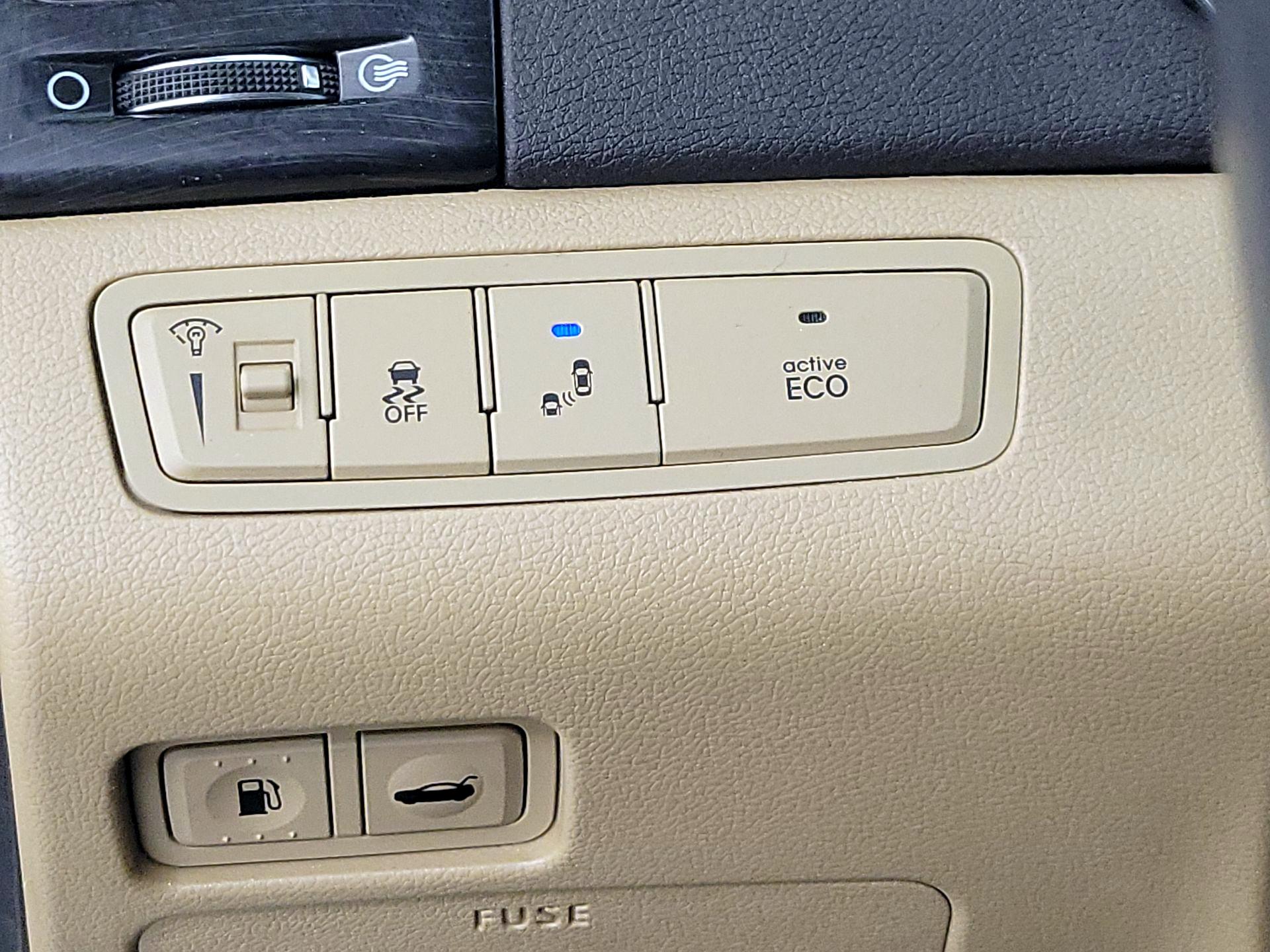 Thumbnail: 2014 Hyundai Sonata - 13
