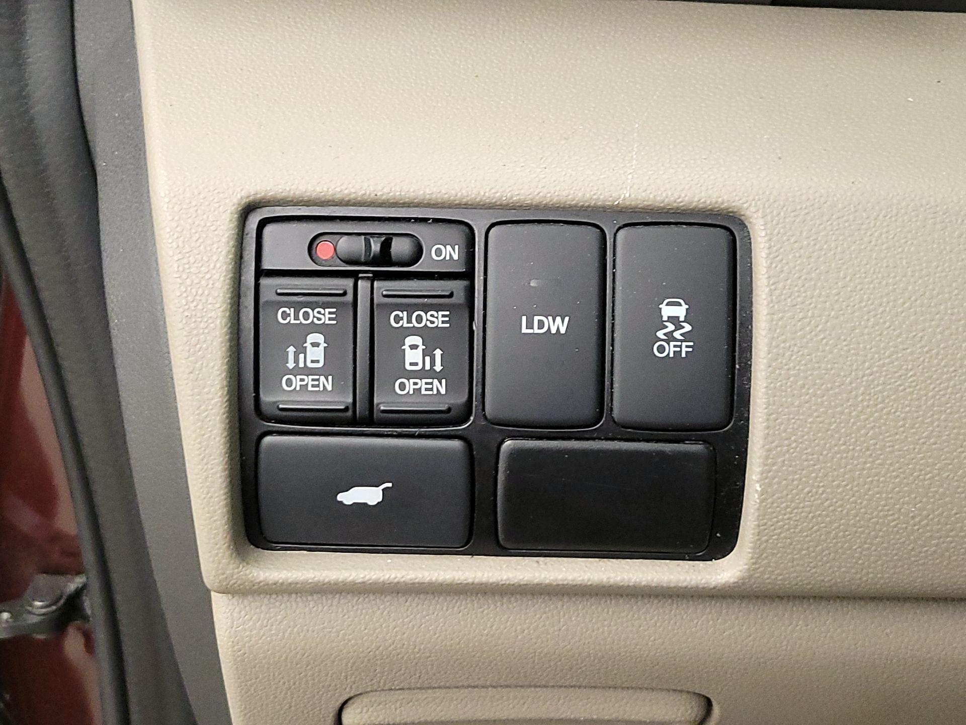 Thumbnail: 2016 Honda Odyssey - 13