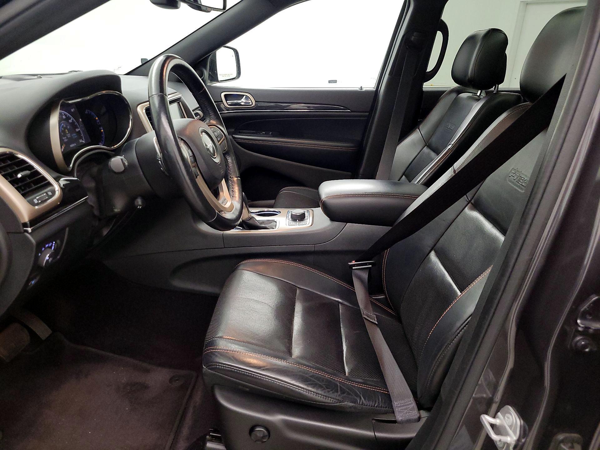 Thumbnail: 2016 Jeep Grand Cherokee - 11