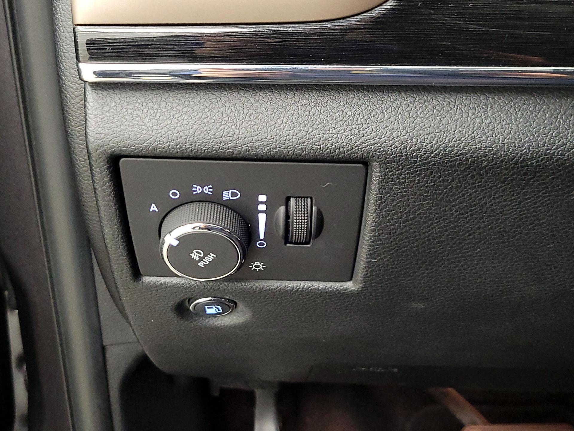 Thumbnail: 2016 Jeep Grand Cherokee - 13